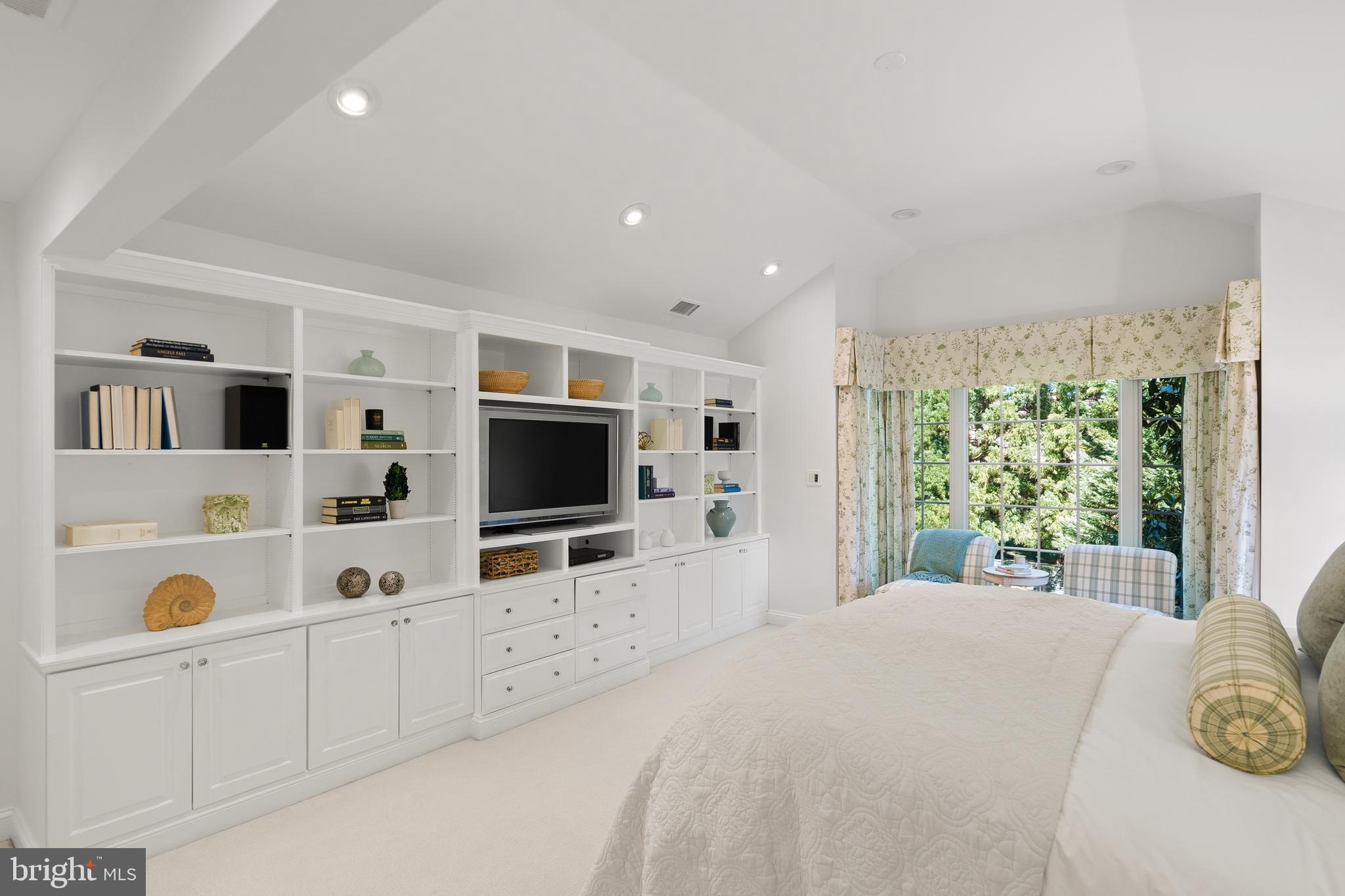 BANNOCKBURN ESTATES - Residential