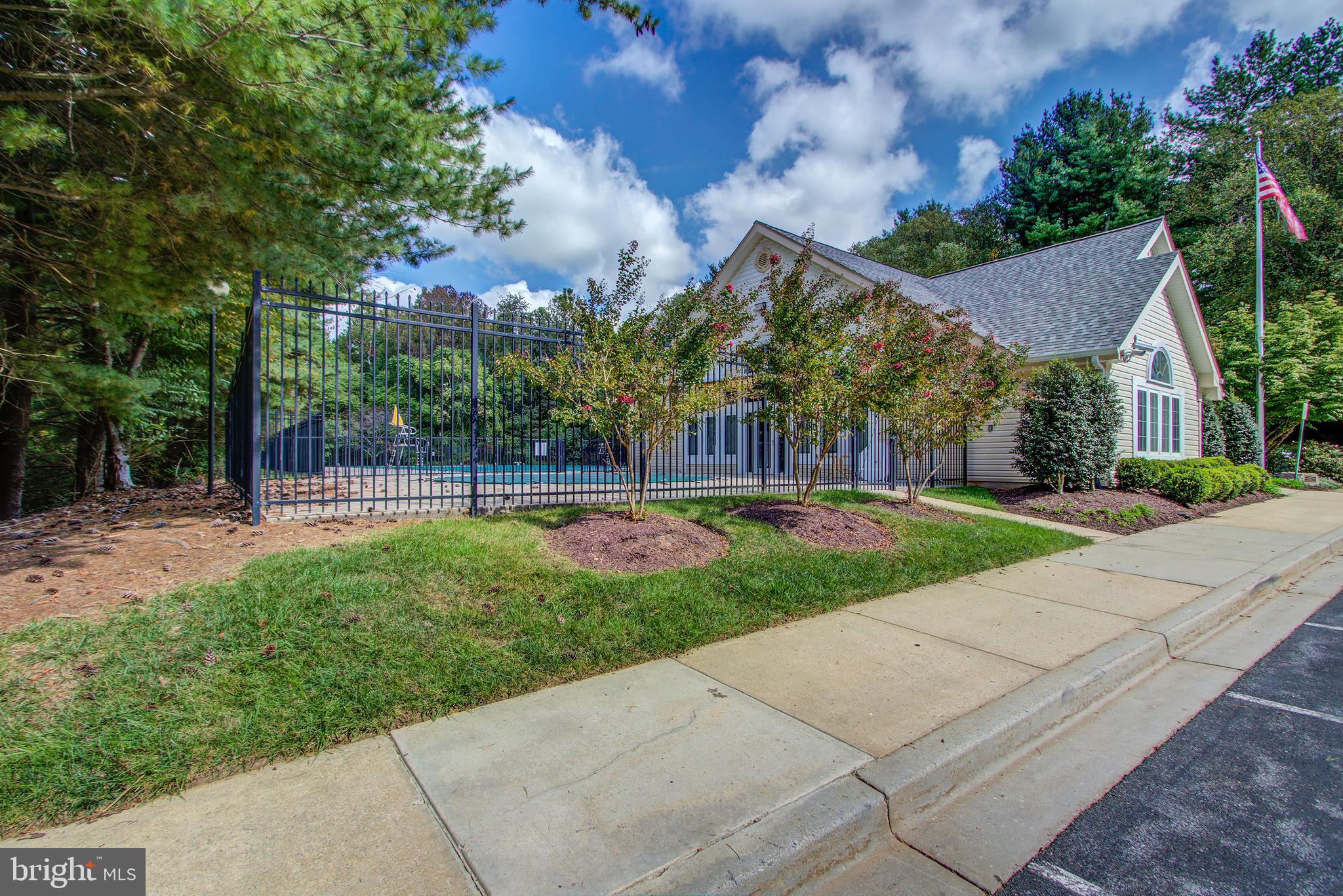 WILLOW COVE MANORS - Residential