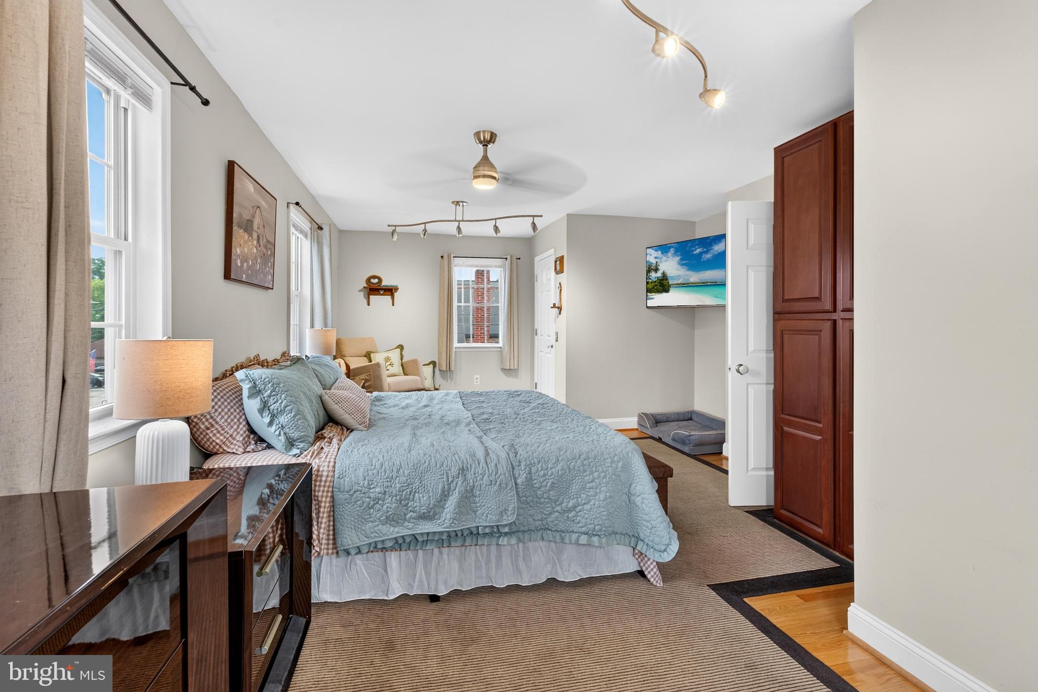MIDDLE RIVER - Residential