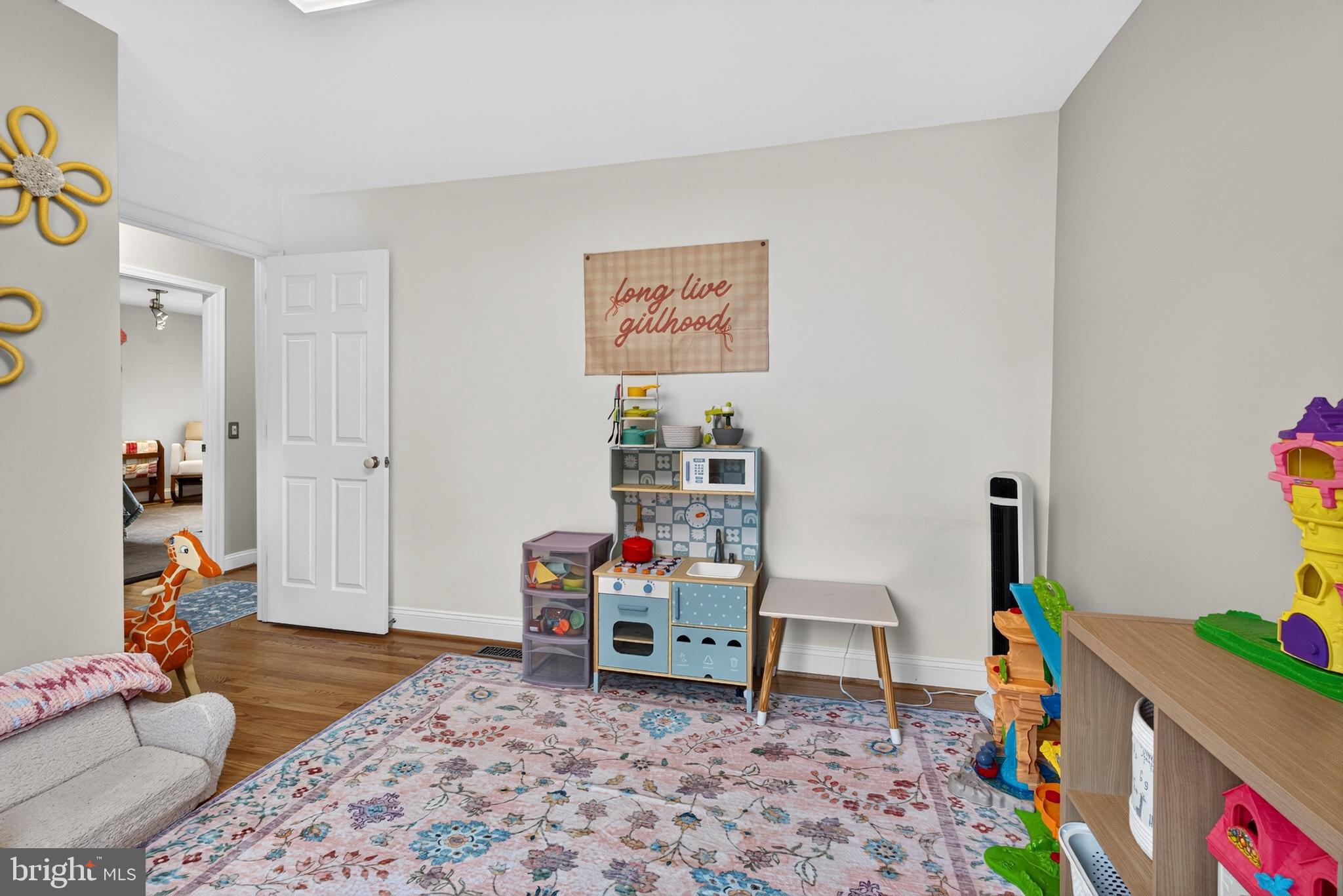 MIDDLE RIVER - Residential