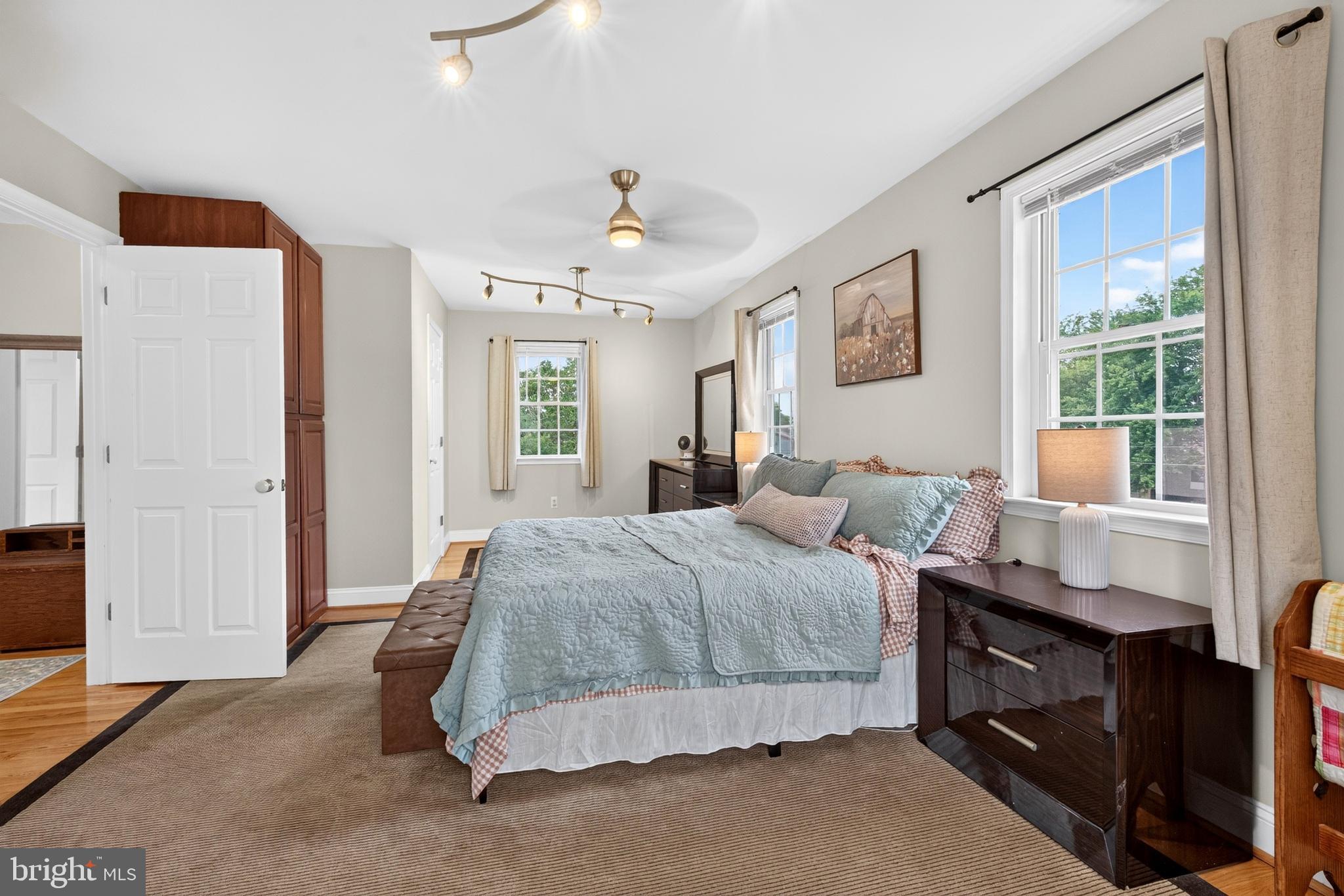 MIDDLE RIVER - Residential