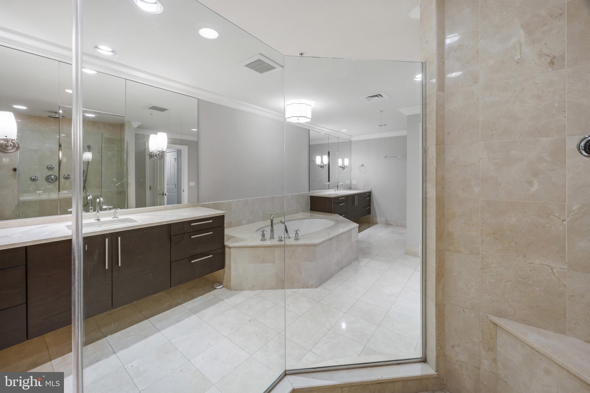 THE RITZ-CARLTON RESIDENCES - Residential