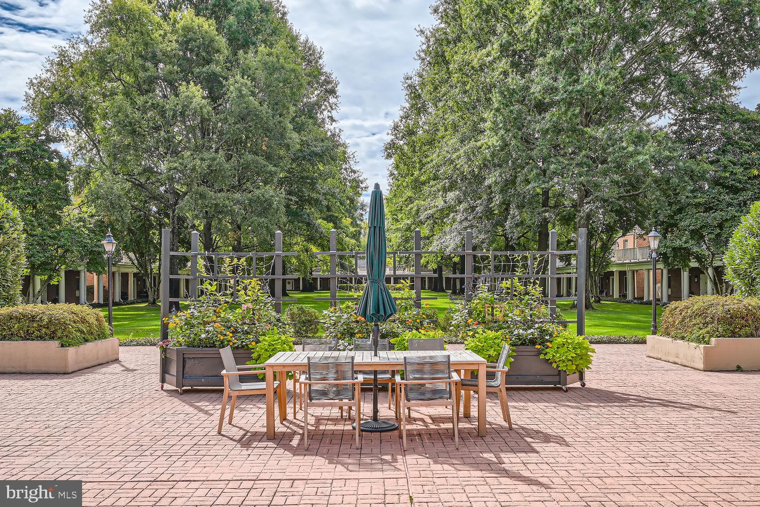 LUTHERVILLE - Residential