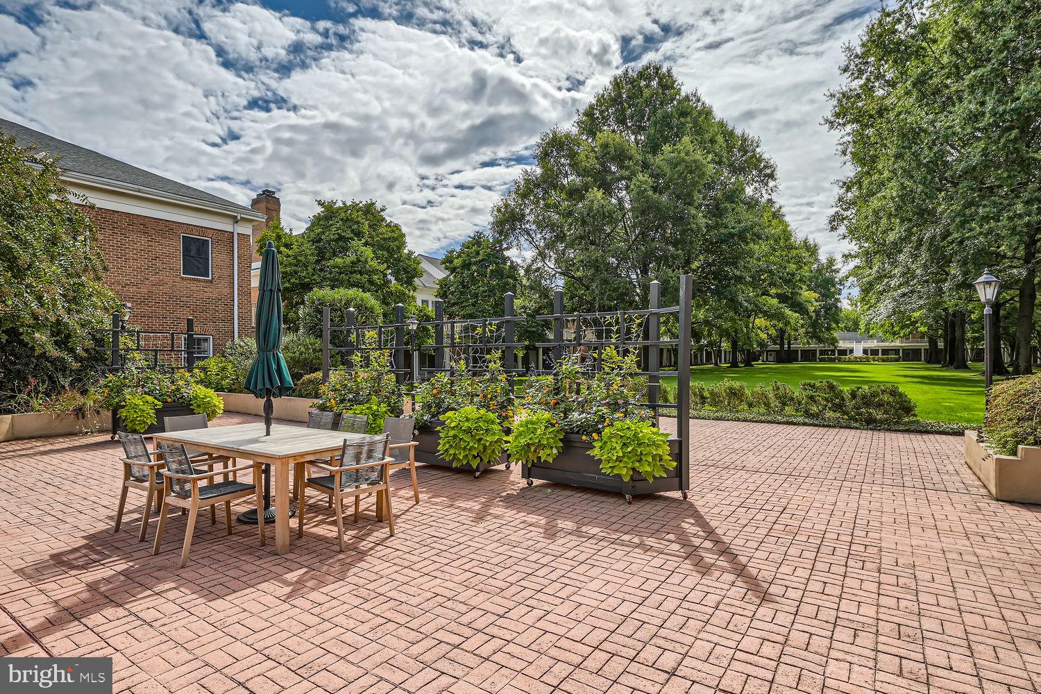 LUTHERVILLE - Residential