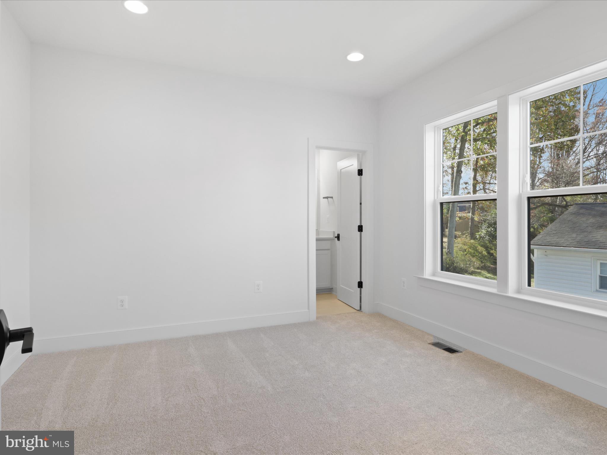 VIENNA WOODS - Residential