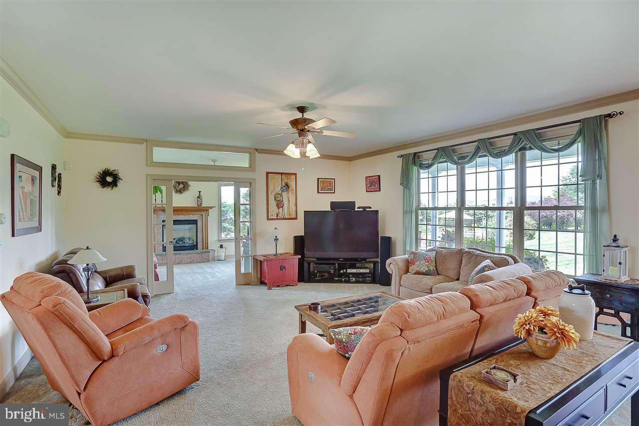 HILLSIDE FARMS - Residential