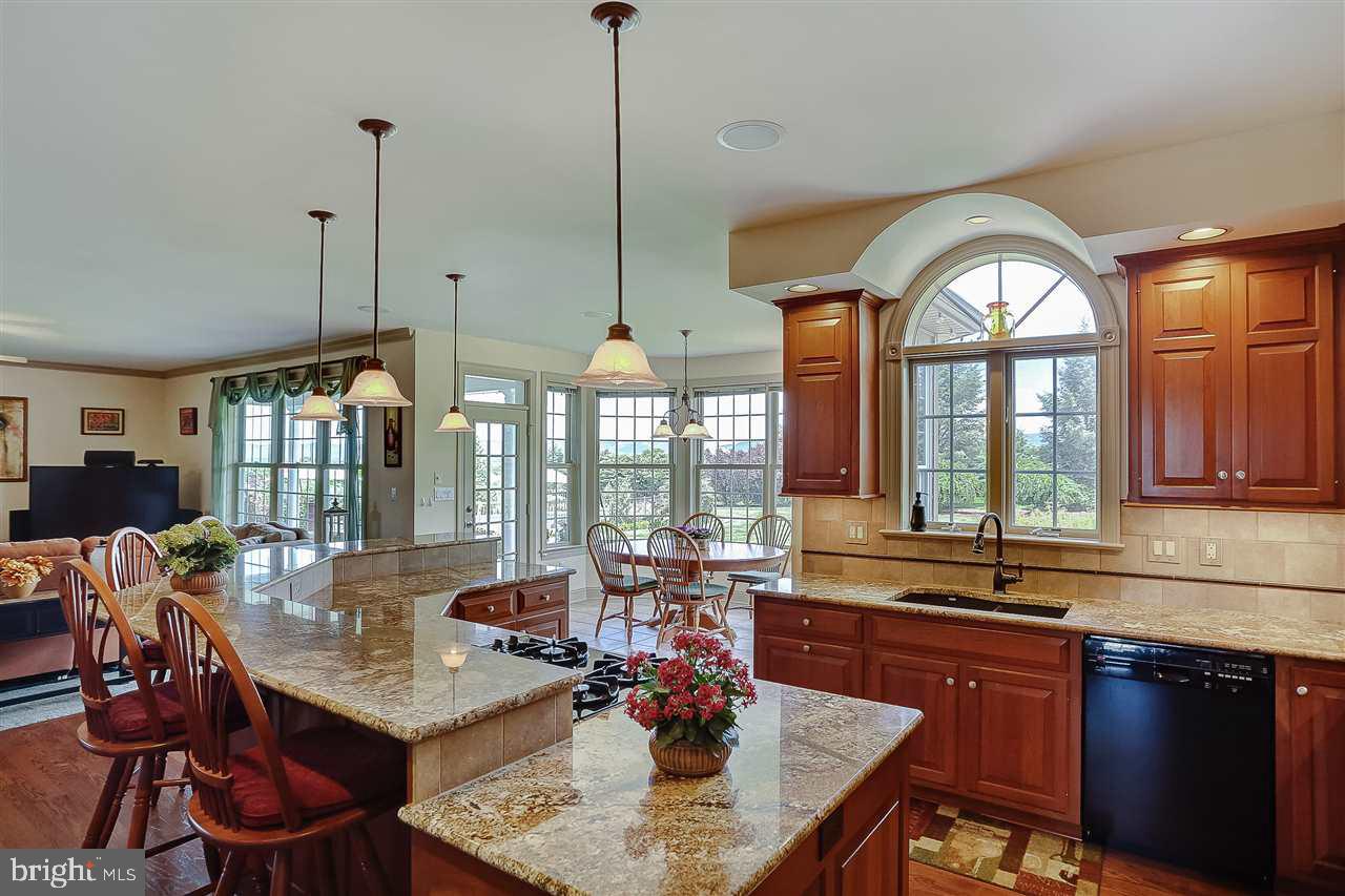 HILLSIDE FARMS - Residential