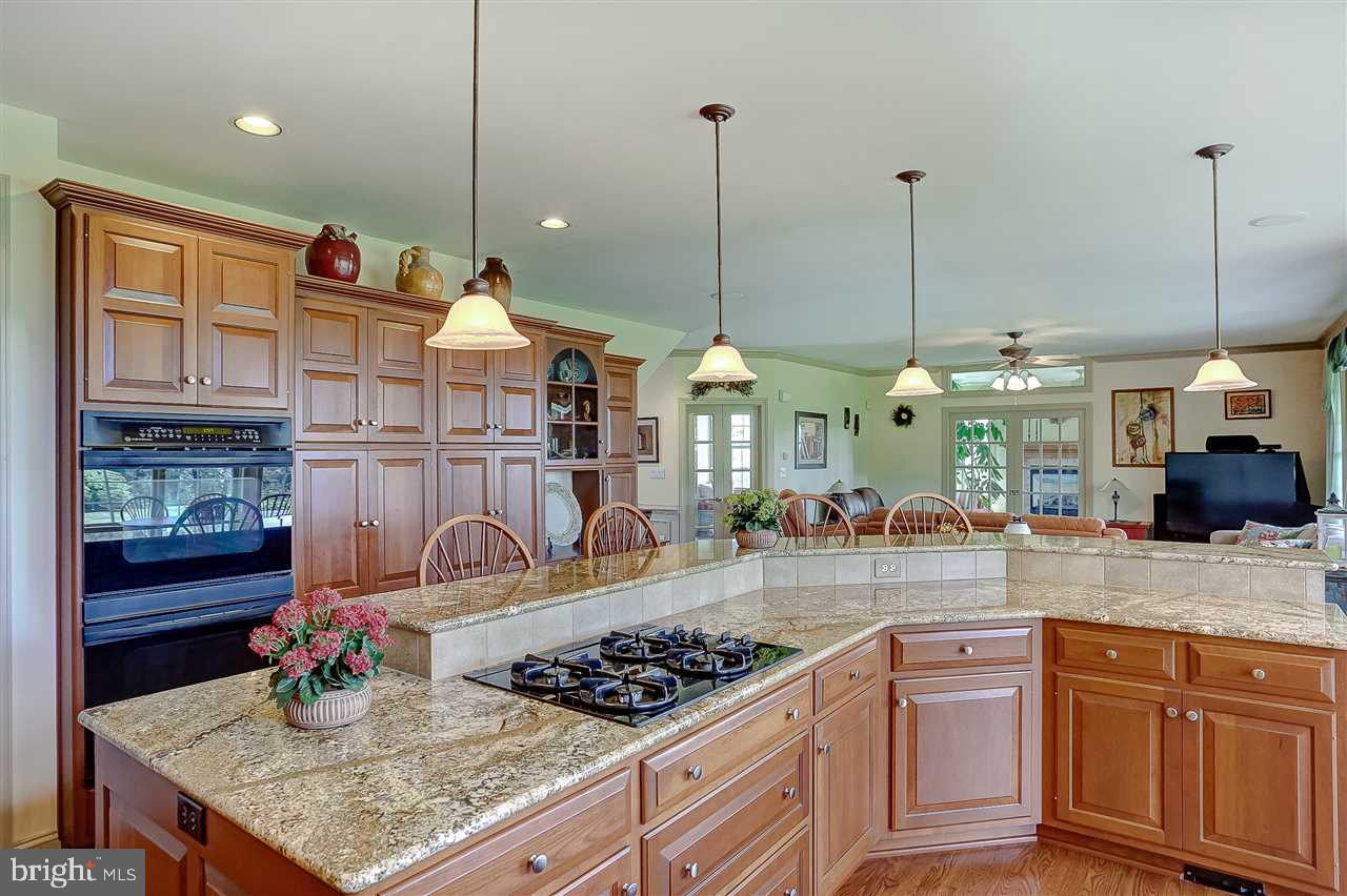HILLSIDE FARMS - Residential