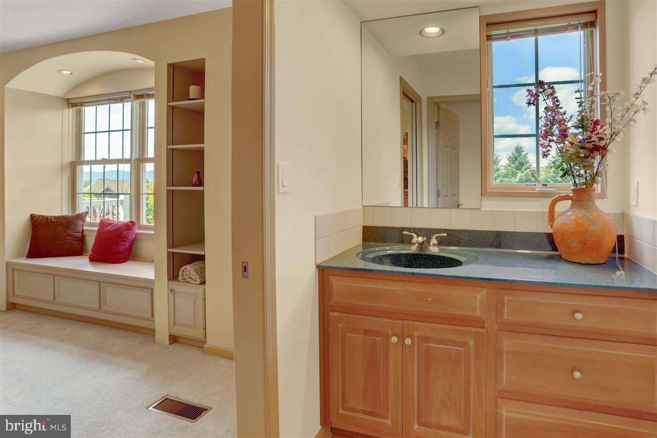 HILLSIDE FARMS - Residential