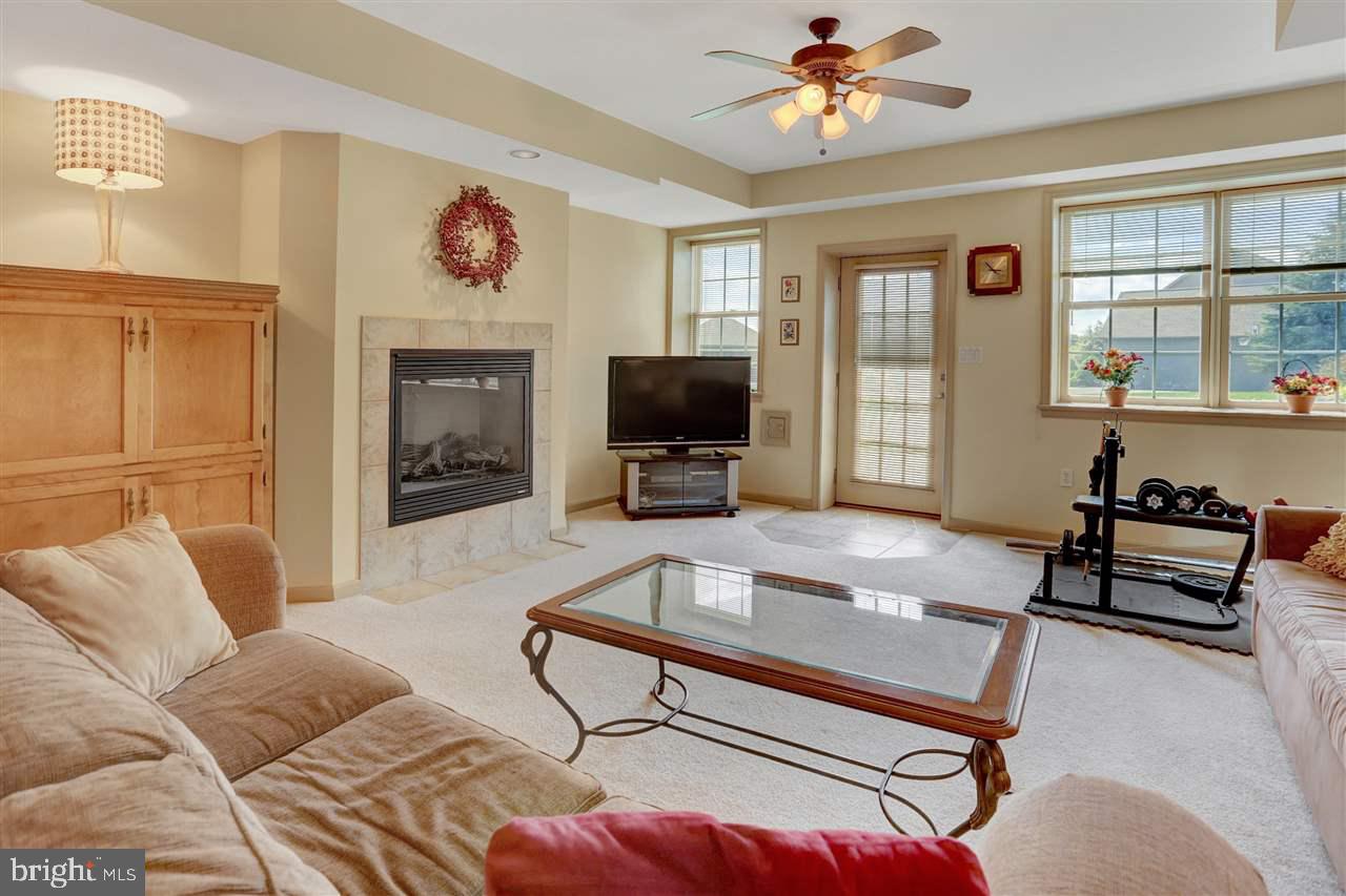HILLSIDE FARMS - Residential