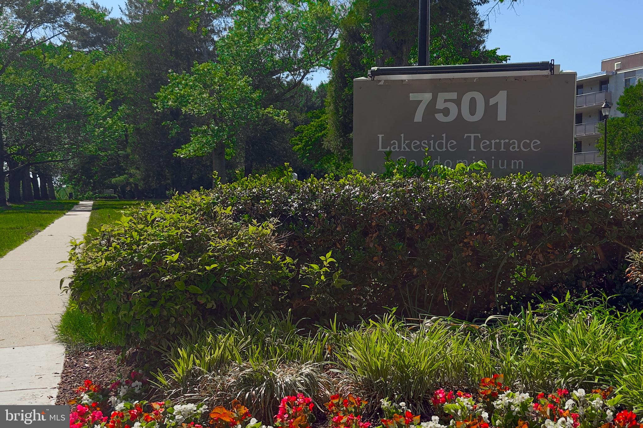 LAKESIDE TERRACE - Residential