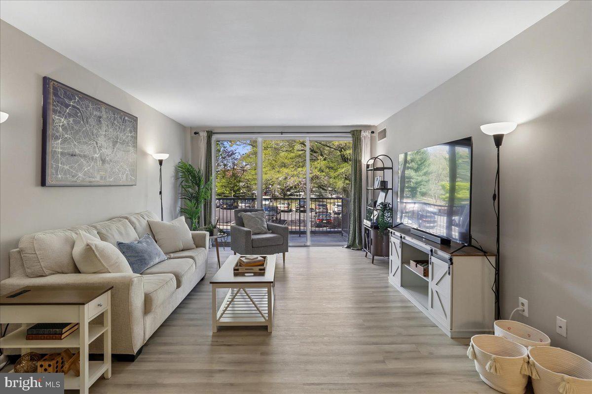 WHITEHALL - Residential