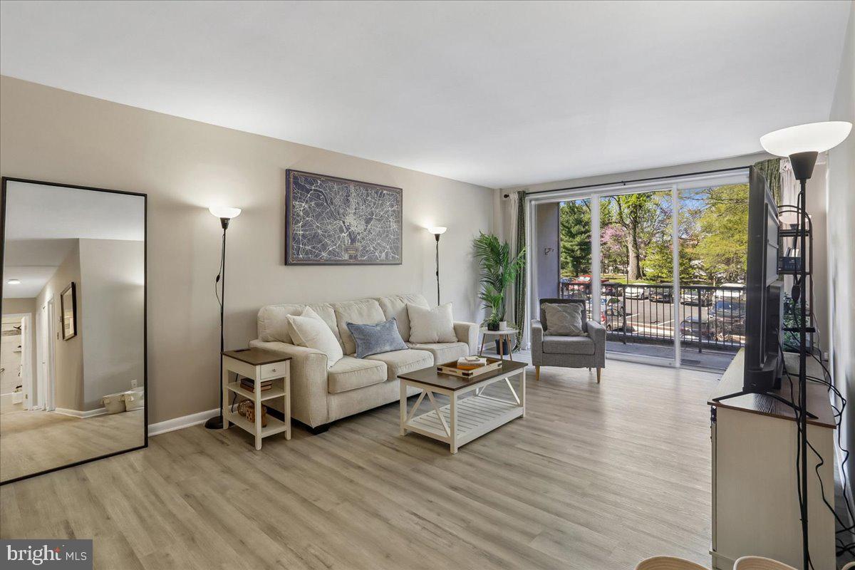 WHITEHALL - Residential