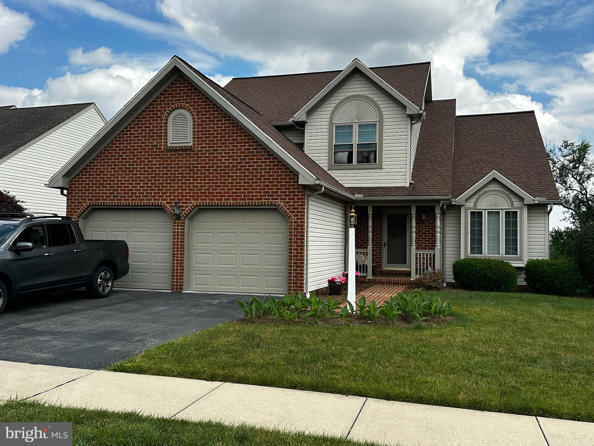 Open vaulted plan is bright and cheery. Better than new condition and ready for you to move right in. 
Don't miss your chance to view this beauty in Sunrise Terrace.