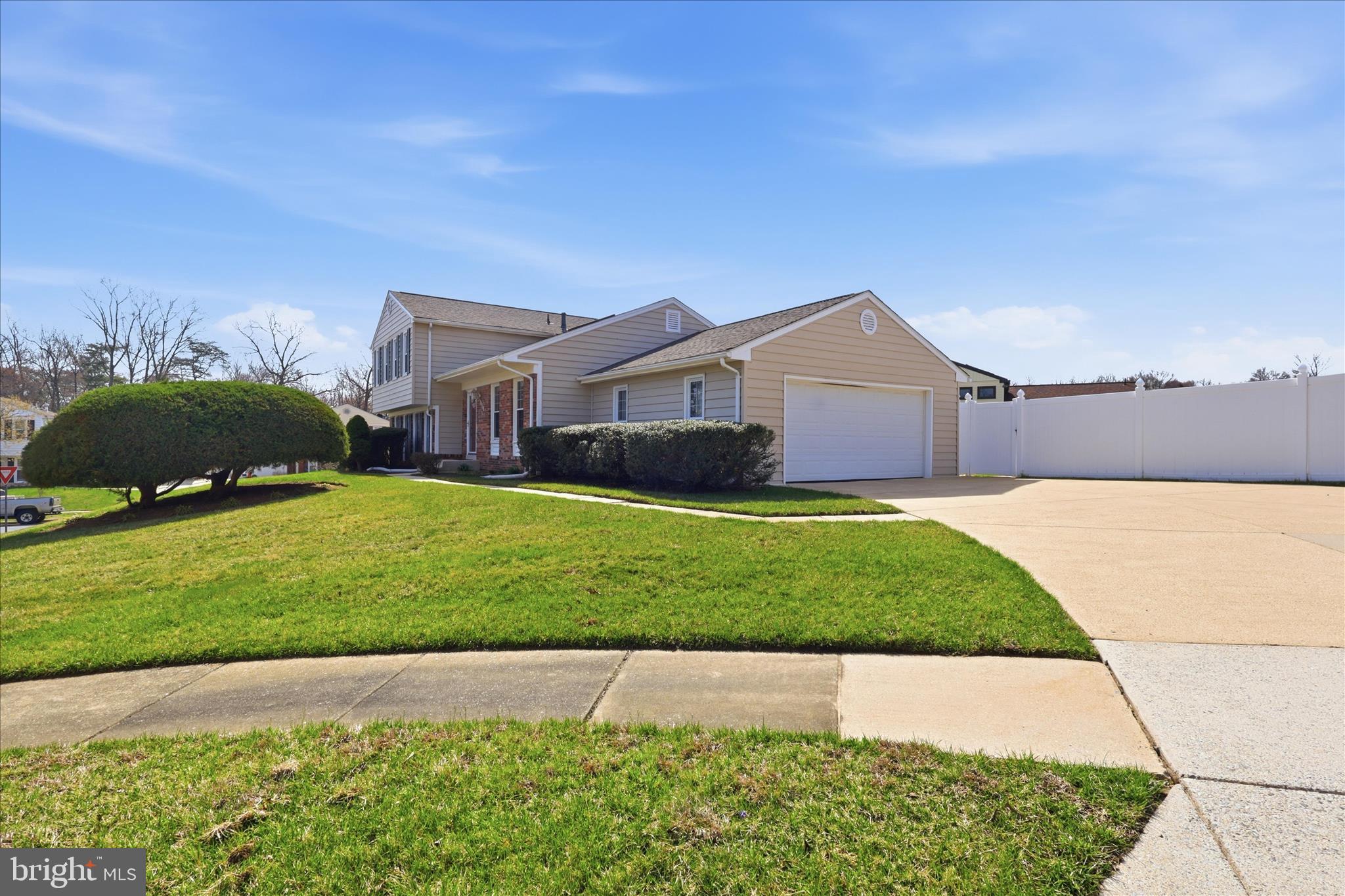 WHITE OAK MANOR - Residential