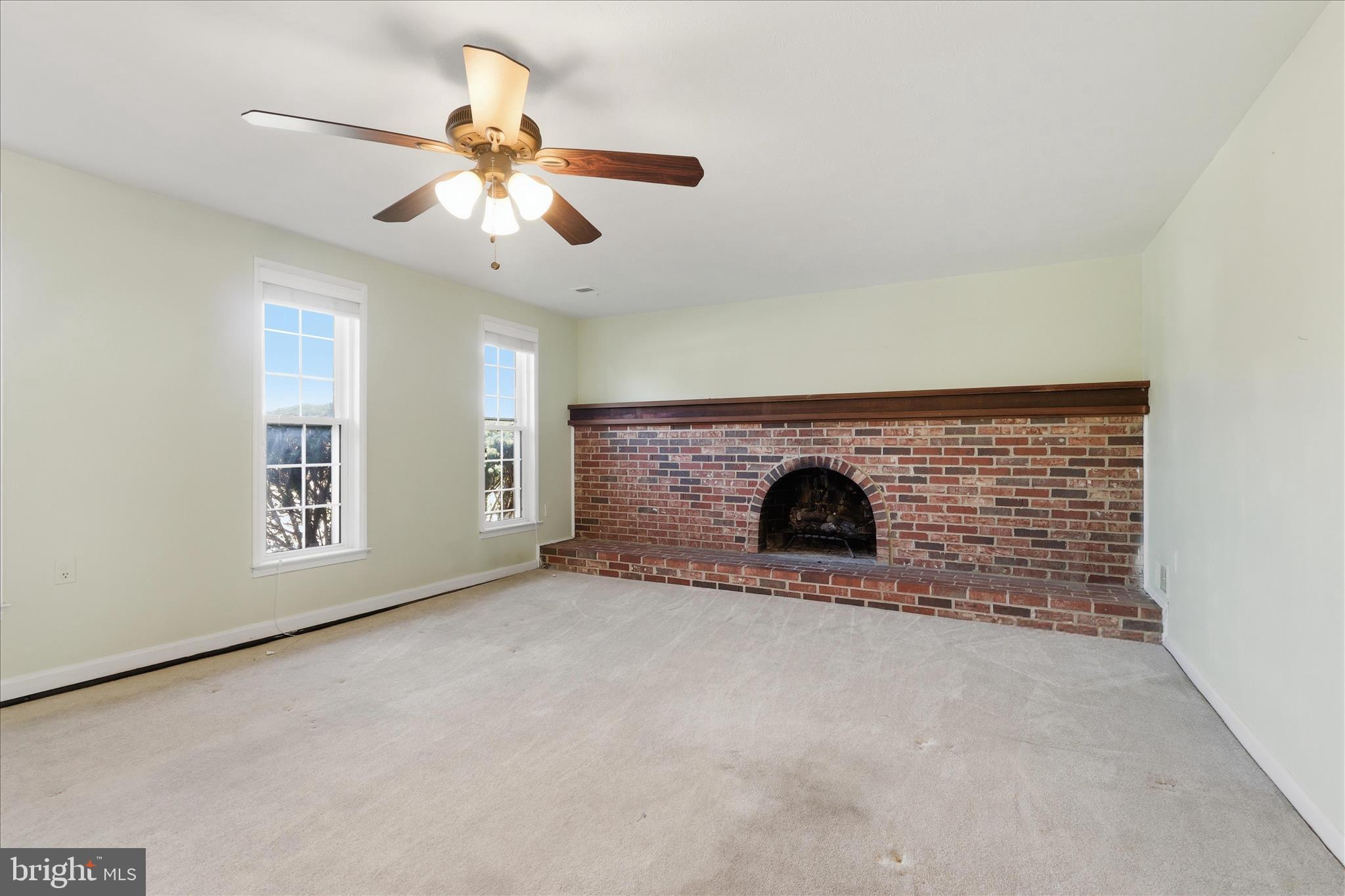 WHITE OAK MANOR - Residential