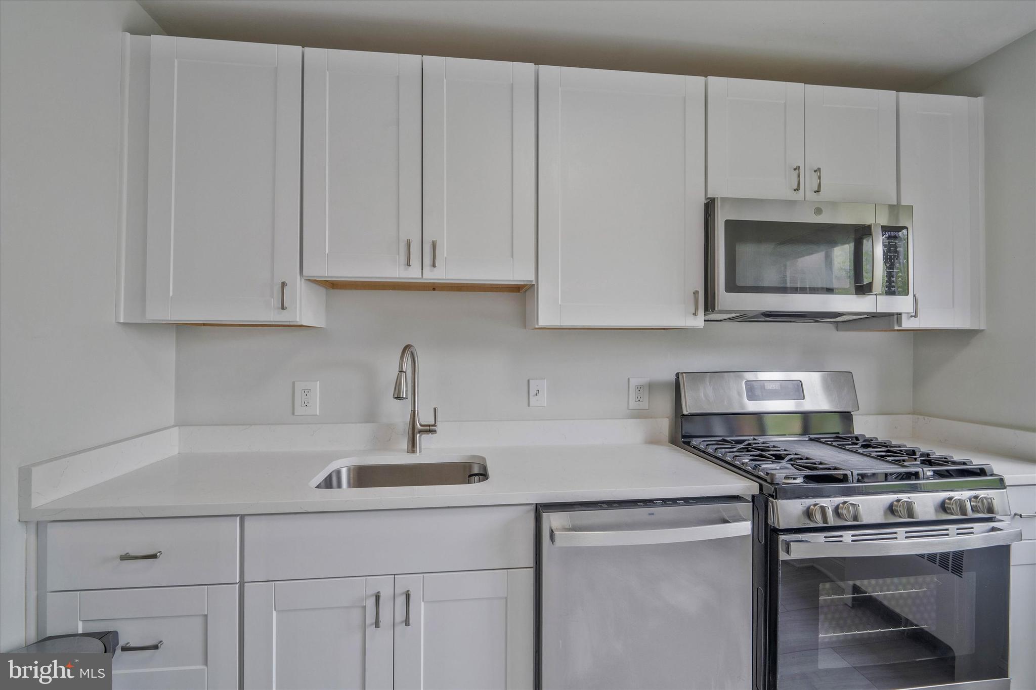 KENWOOD PLACE - Residential