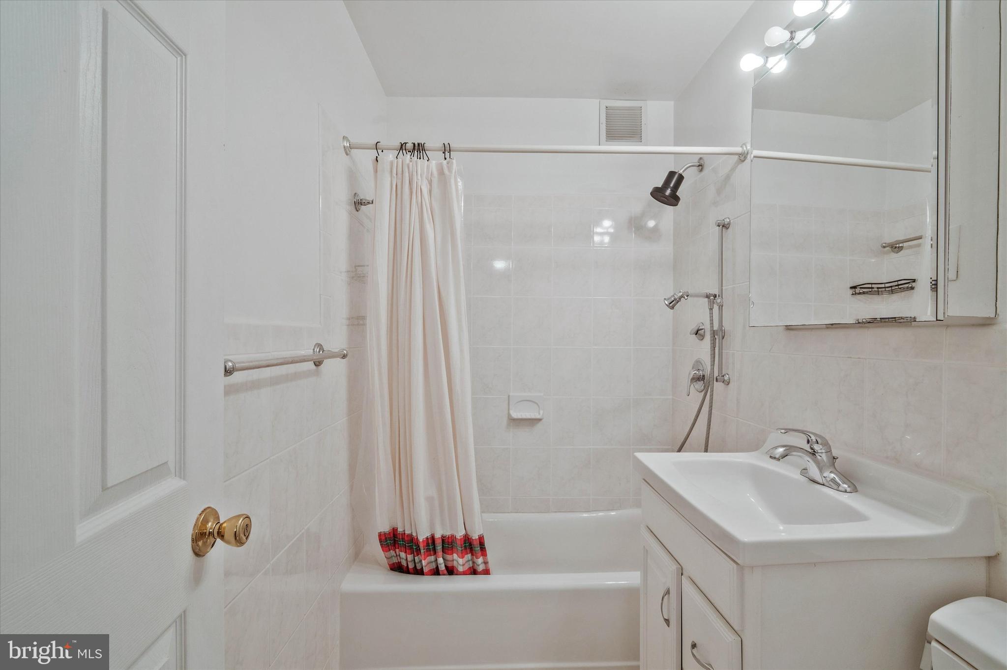 KENWOOD PLACE - Residential