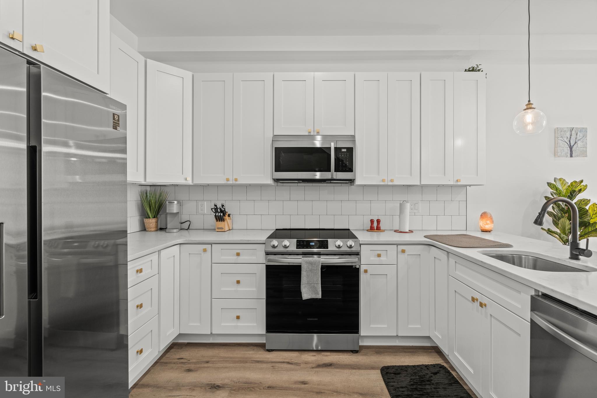 POINT BREEZE - Commercial Sale