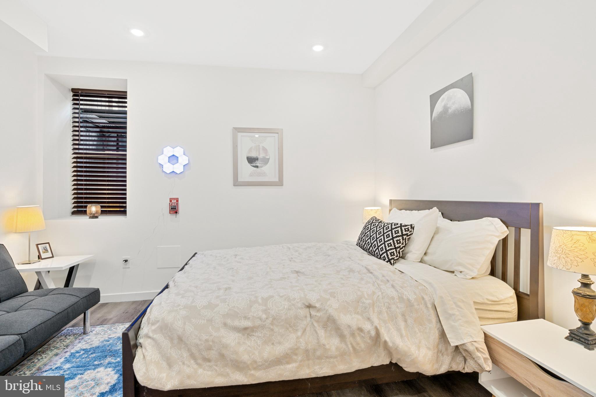 POINT BREEZE - Commercial Sale
