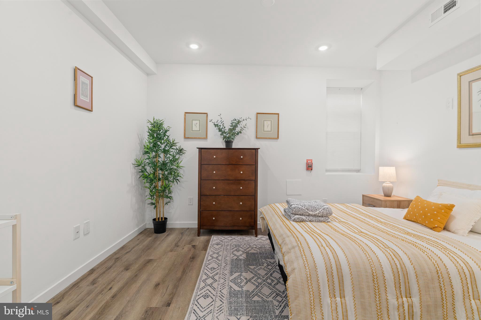 POINT BREEZE - Commercial Sale