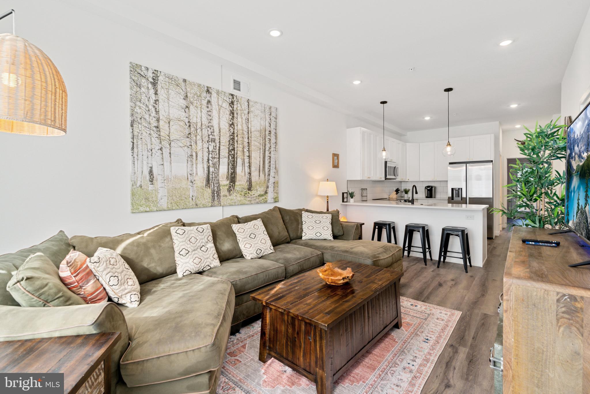 POINT BREEZE - Commercial Sale