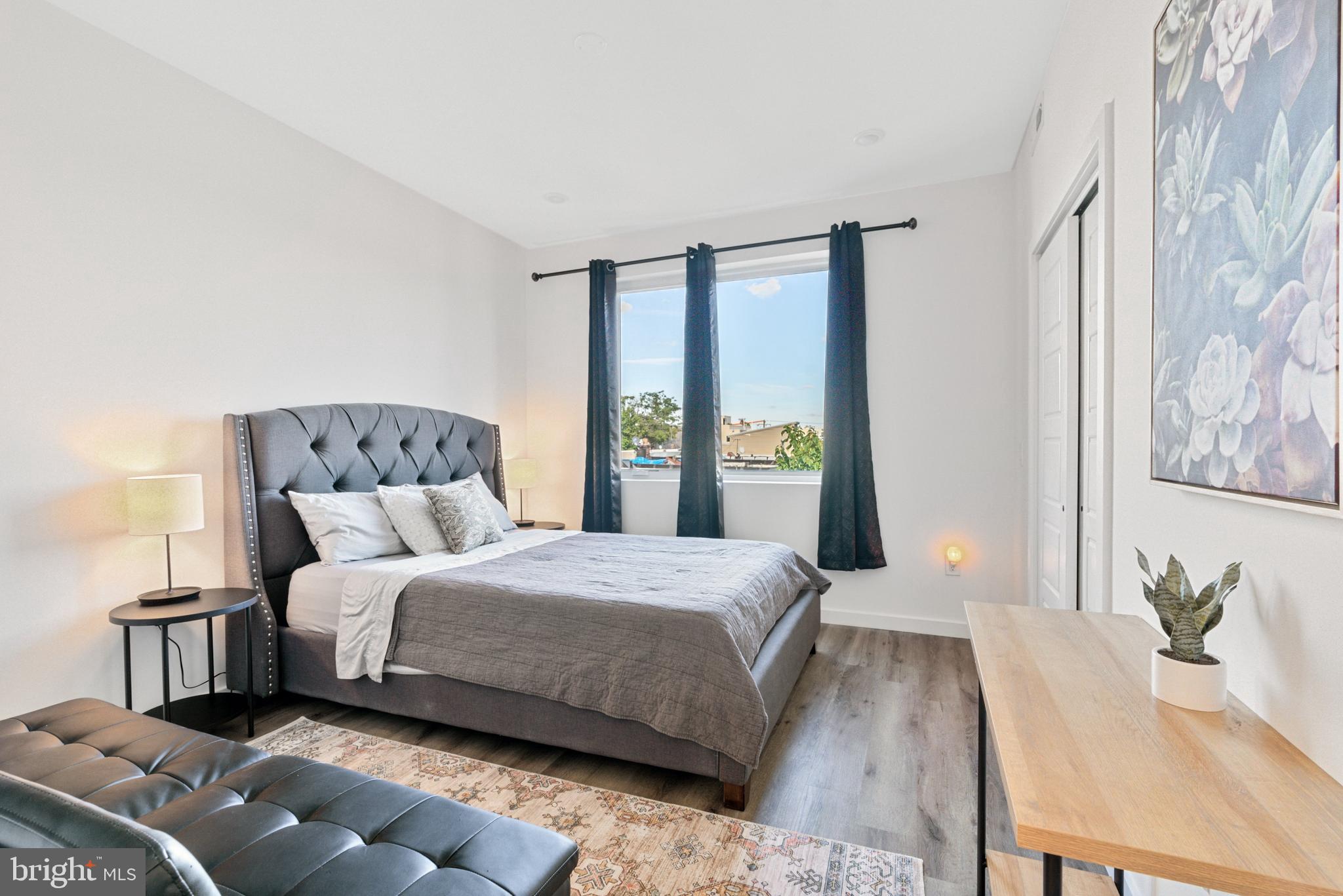 POINT BREEZE - Commercial Sale