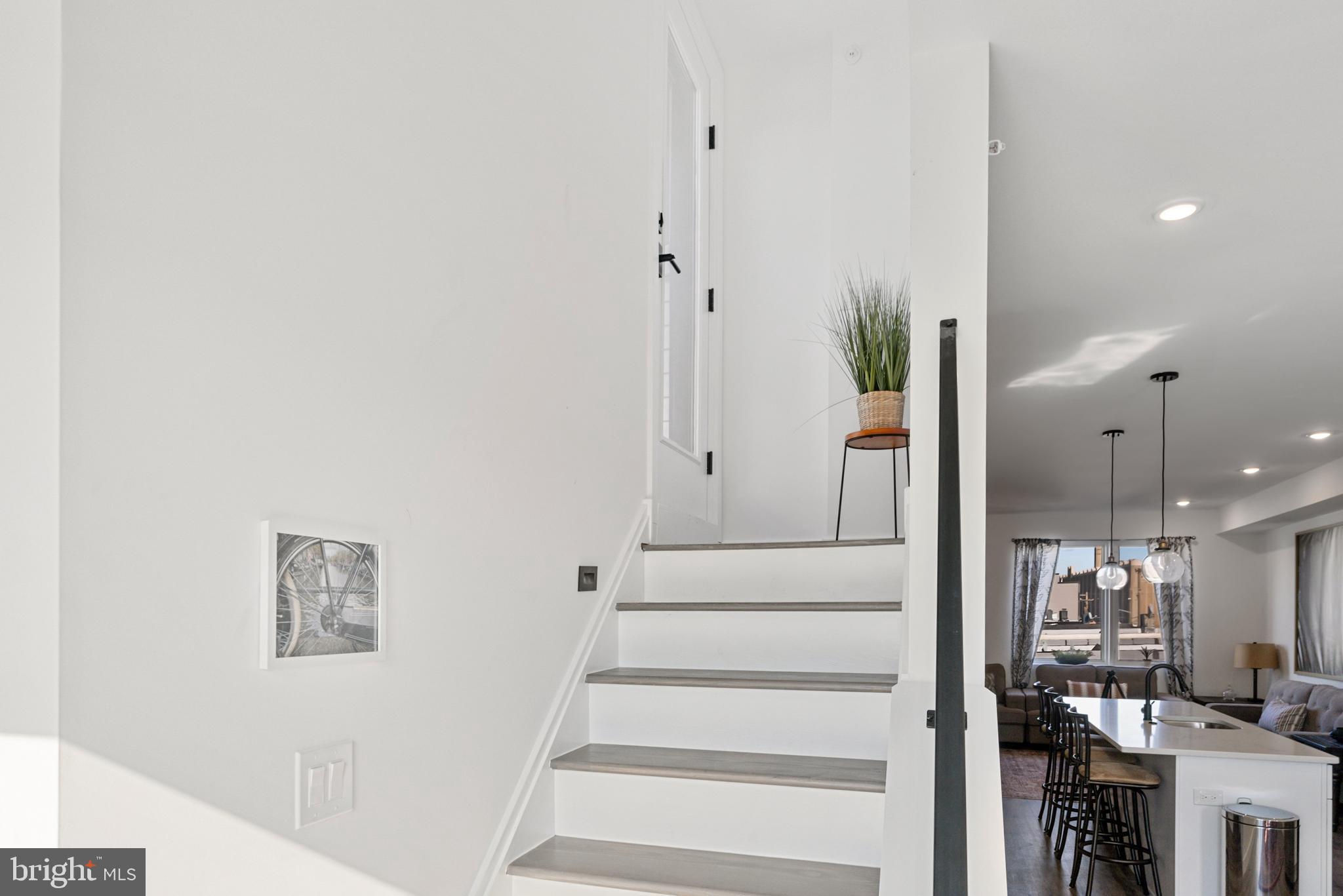 POINT BREEZE - Commercial Sale