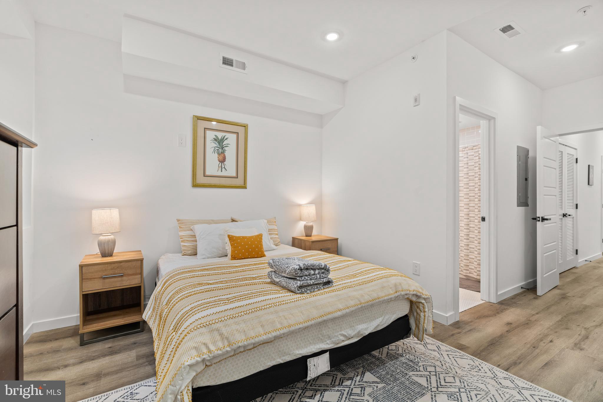 POINT BREEZE - Commercial Sale