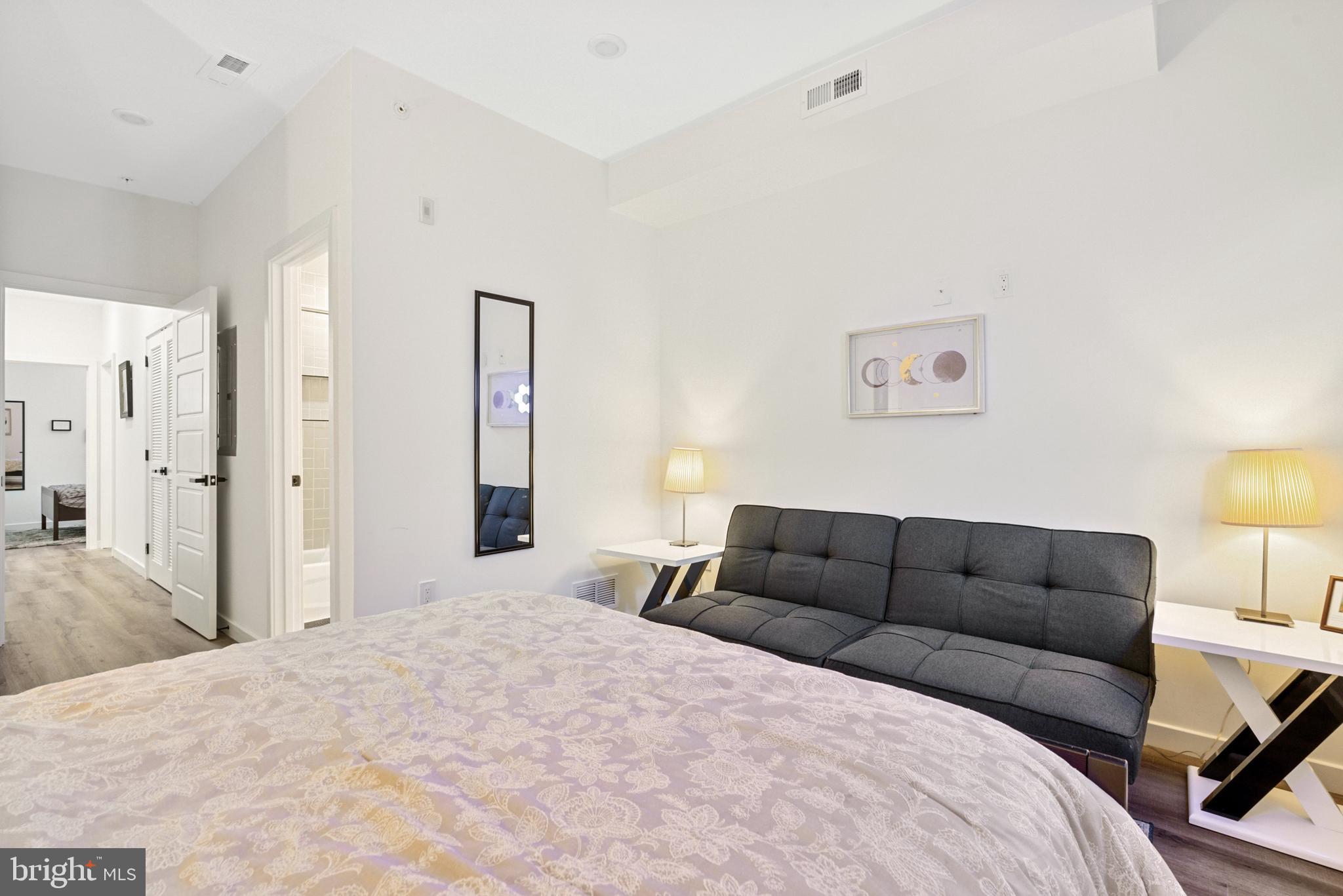 POINT BREEZE - Commercial Sale