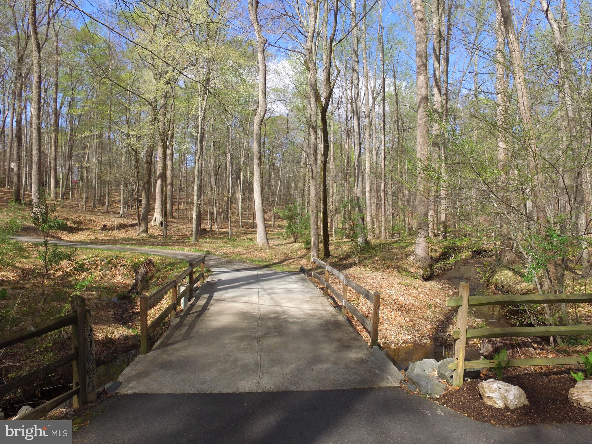 THE SINGING WOODS - Residential