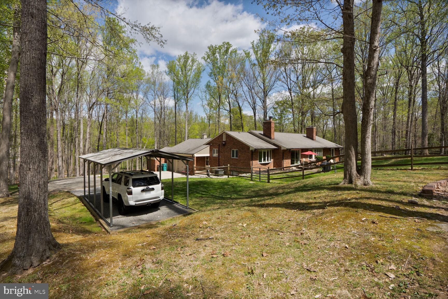 THE SINGING WOODS - Residential