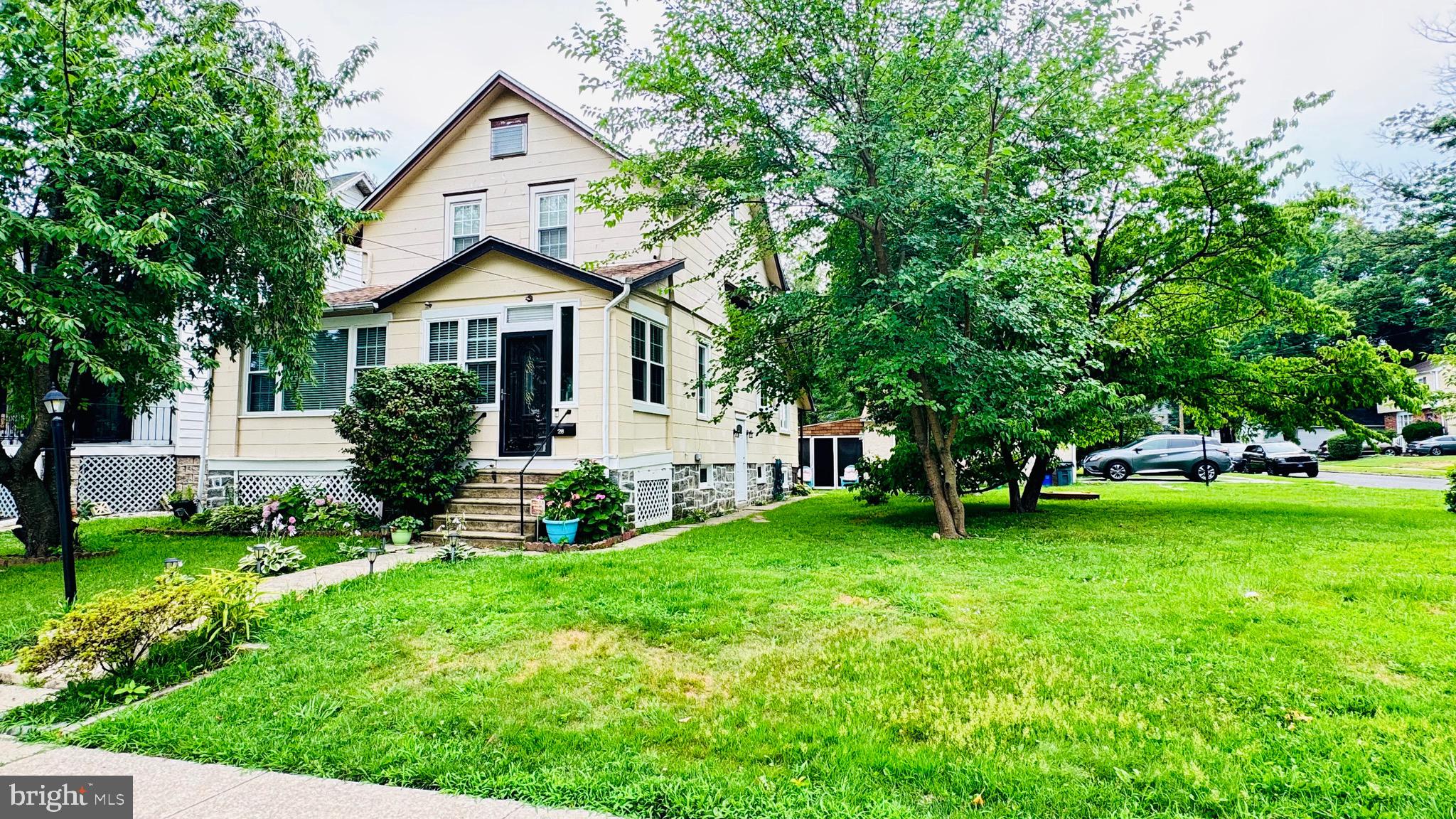 Character. Space. Opportunity. Welcome to 28 S. Elm Avenue! This charming 2-bedroom, 1-bath detached home sits on a beautiful corner lot and features original hardwood floors, an updated kitchen, stunning stained-glass windows, an enclosed front porch, and a detached garage. The oversized yard offers endless possibilities for entertaining, gardening, or future outdoor enjoyment. Need additional space? The detached garage and bonus nook off the kitchen present exciting possibilities for future expansion, a home office, hobby room, or other uses (buyer to verify permitted uses and improvements). Conveniently located near shopping, parks, schools, public transportation, and major roadways, this move-in-ready home offers the perfect blend of timeless charm and modern comfort. Schedule your private showing today!
