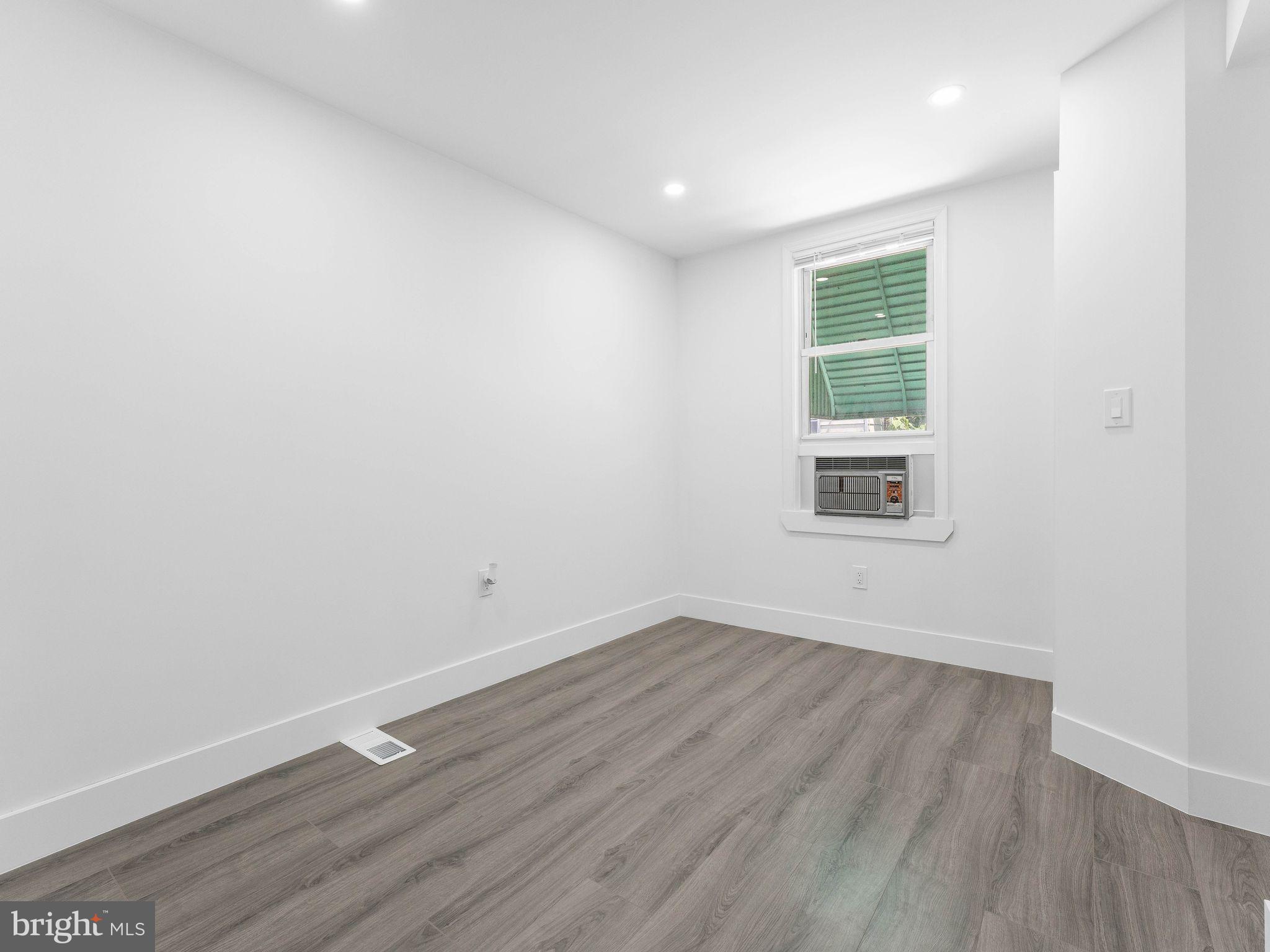 BRIDESBURG - Residential