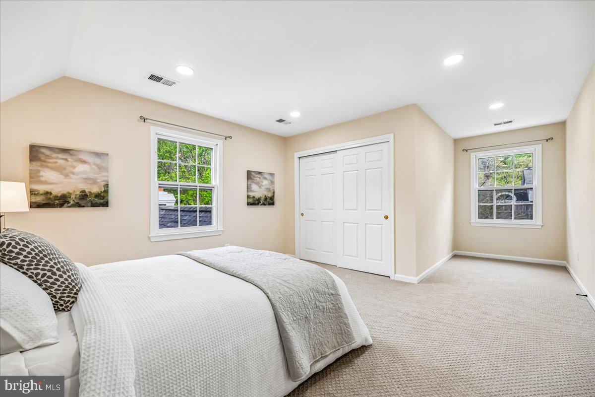 DUFIEF MILL BROOK - Residential