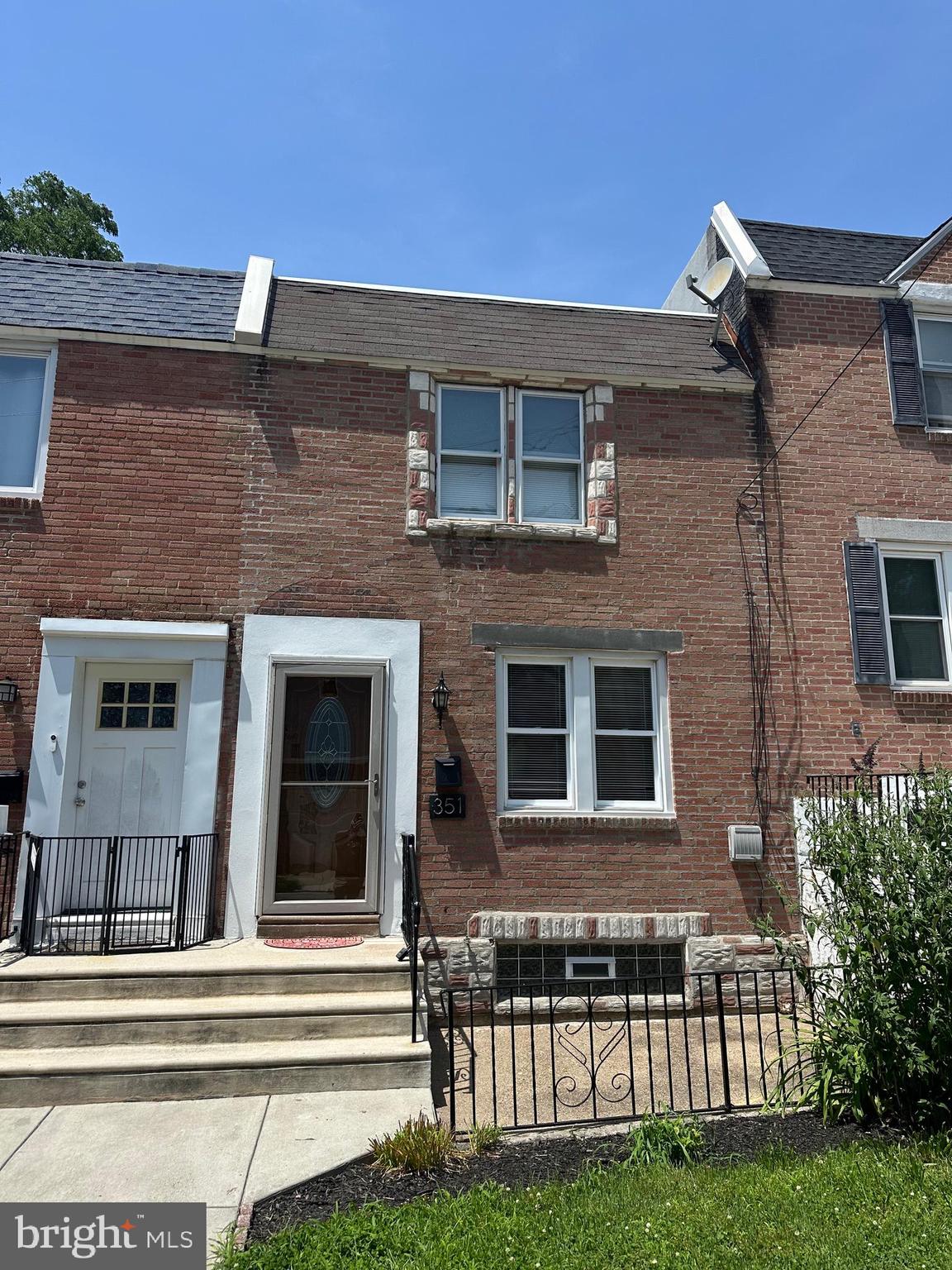 ROXBOROUGH - Residential