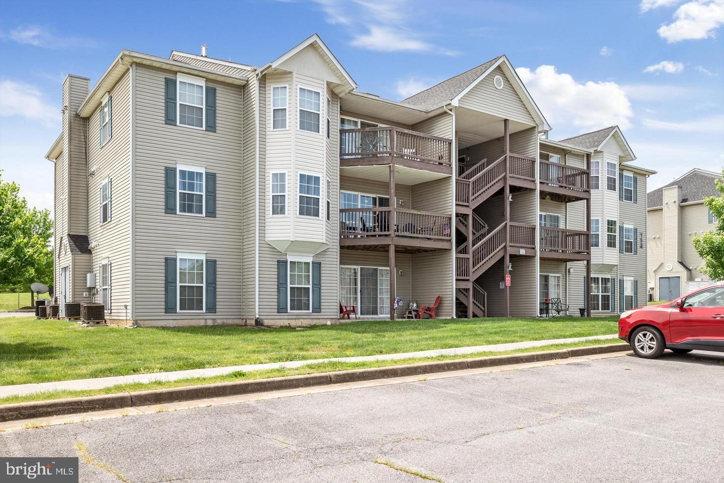 *** SPACIOUS 2BR/2BA SECOND FLOOR CONDOMINIUM *** FEATURES NEW ENGINEERED HARDWOOD FLOORING & FRESH PAINT; PRIMARY BEDROOM WITH PRIVATE FULL BATH & WALK-IN CLOSET; SECOND BEDROOM WITH 2 CLOSETS AND BAY WINDOW; KITCHEN WITH STAINLESS STEEL APPLIANCES AND WHITE CABINETS; DINING AREA OFF OF LIVING ROOM AND KITCHEN; SLIDING GLASS DOOR OFF OF LIVING ROOM LEADS TO COVERED BALCONY; LAUNDRY WITH WASHER/DRYER.  CONVENIENTLY LOCATED ON THE EAST SIDE OF WINCHESTER, WITH EASY ACCESS TO ROUTES 7 & 81. PLEASE USE THE RENT SPREE ONLINE APPLICATION FOR THE PROPERTY - ALL ADULTS MUST APPLY AND WILL BE ON THE LEASE. INCOME QUALIFICATIONS ARE ANNUAL GROSS INCOME OF APPROXIMATELY 40X THE MONTHLY RENT. PLEASE BE CONSIDERATE OF TENANT - MAKE ALL SHOWING APPOINTMENTS ONLINE.