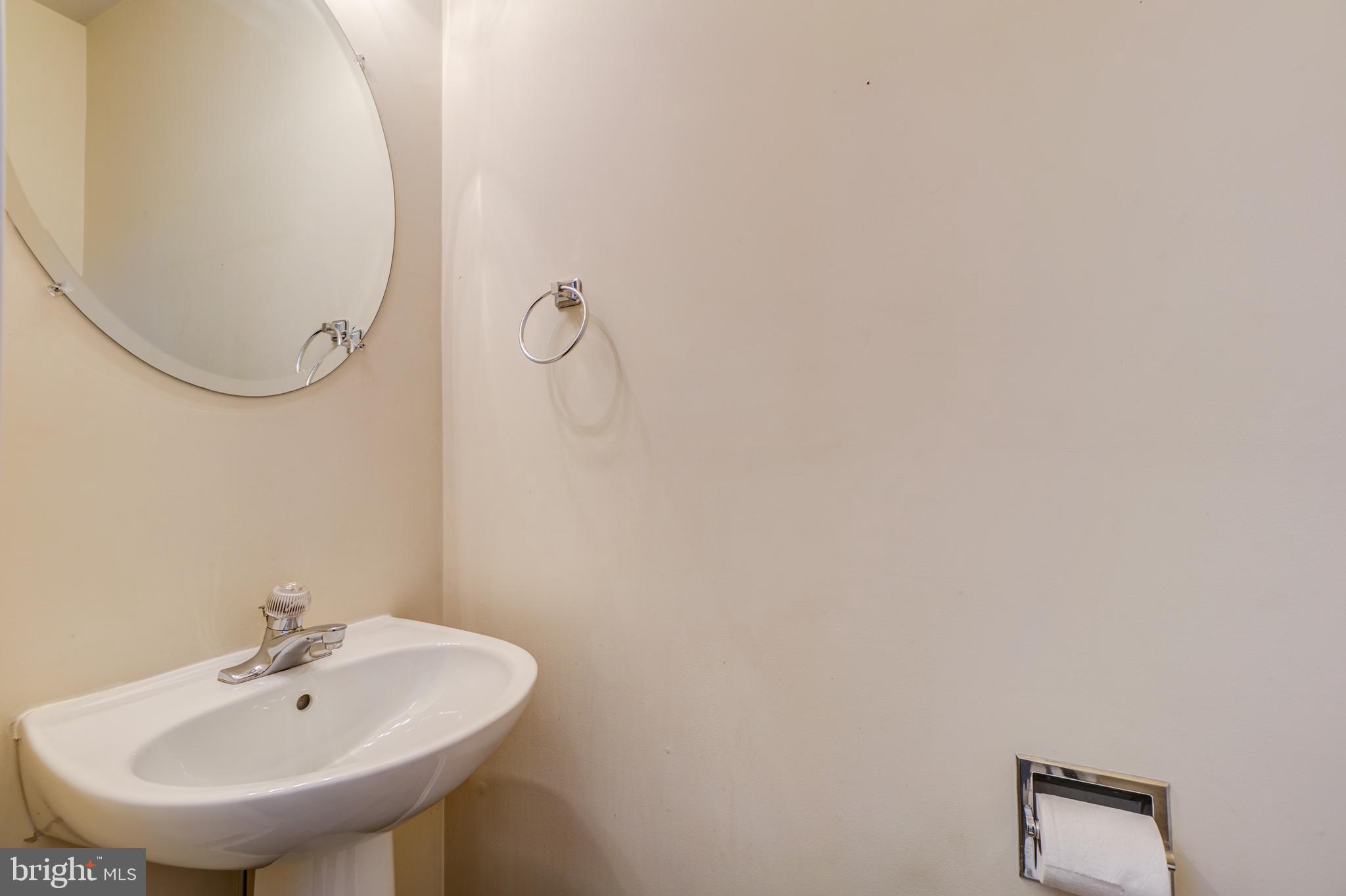 TUSCARORA KNOLLS - Residential Lease