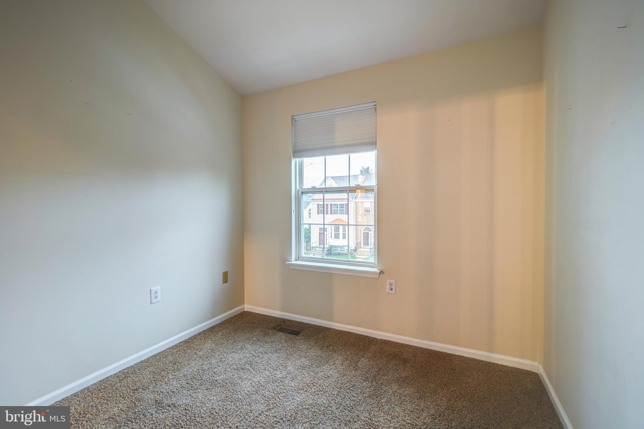 TUSCARORA KNOLLS - Residential Lease