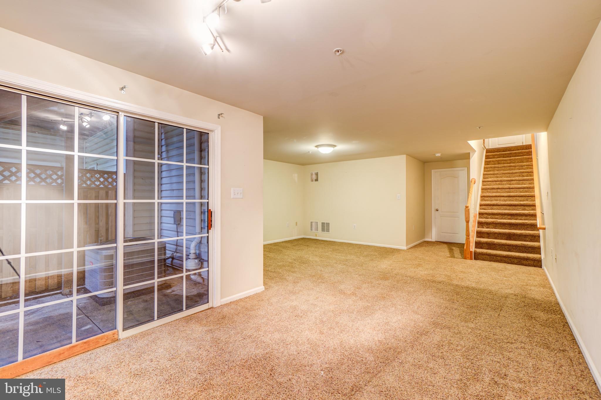 TUSCARORA KNOLLS - Residential Lease