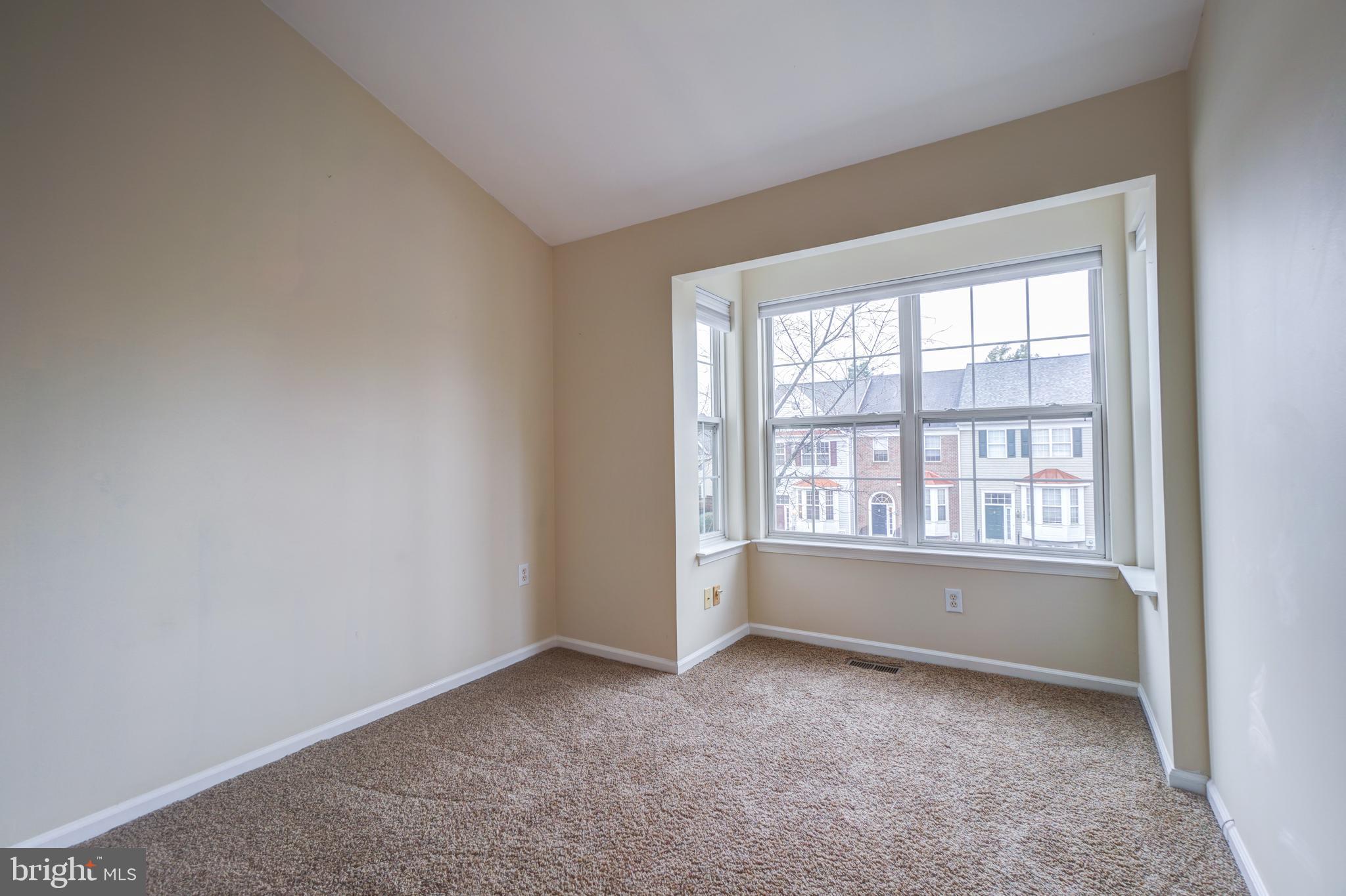 TUSCARORA KNOLLS - Residential Lease