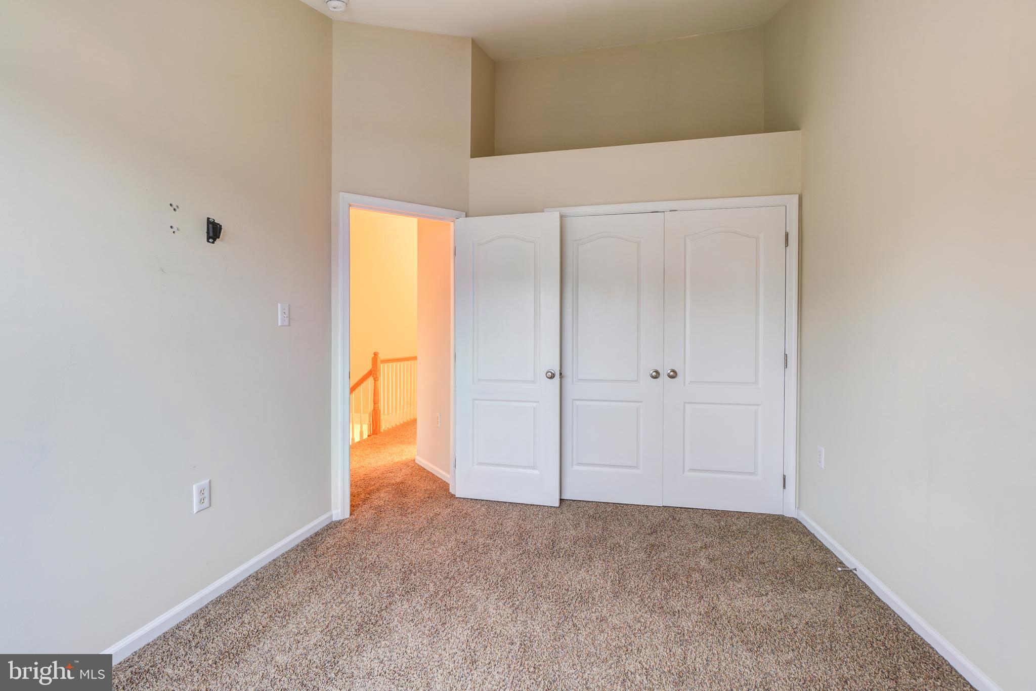 TUSCARORA KNOLLS - Residential Lease