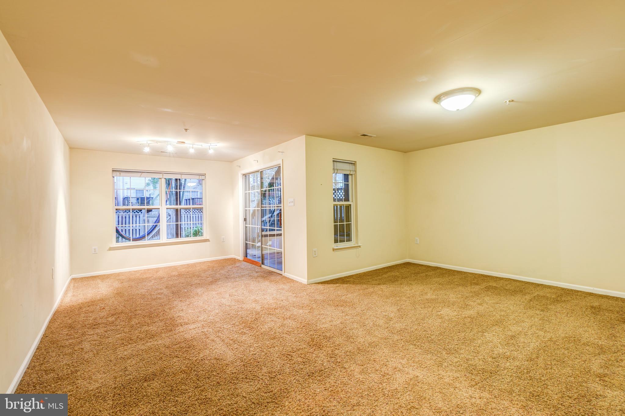 TUSCARORA KNOLLS - Residential Lease