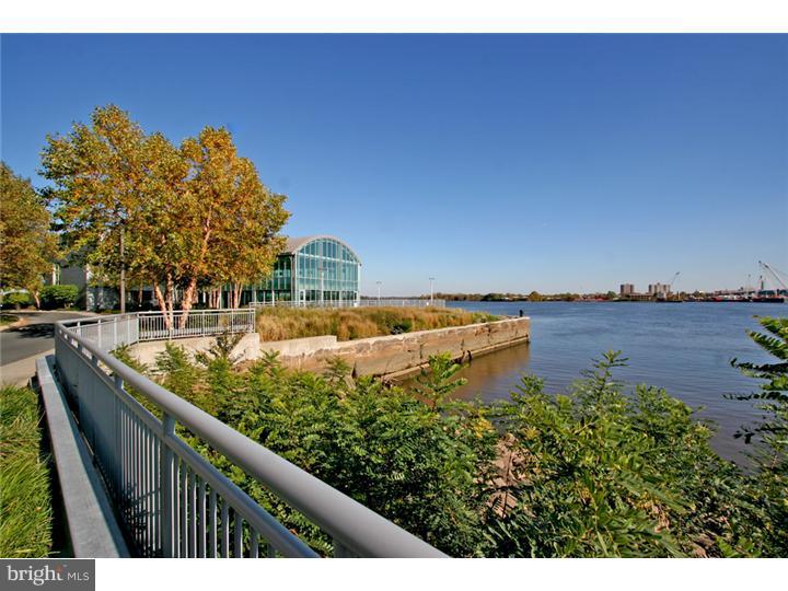 WATERFRONT SQUARE - Residential Lease