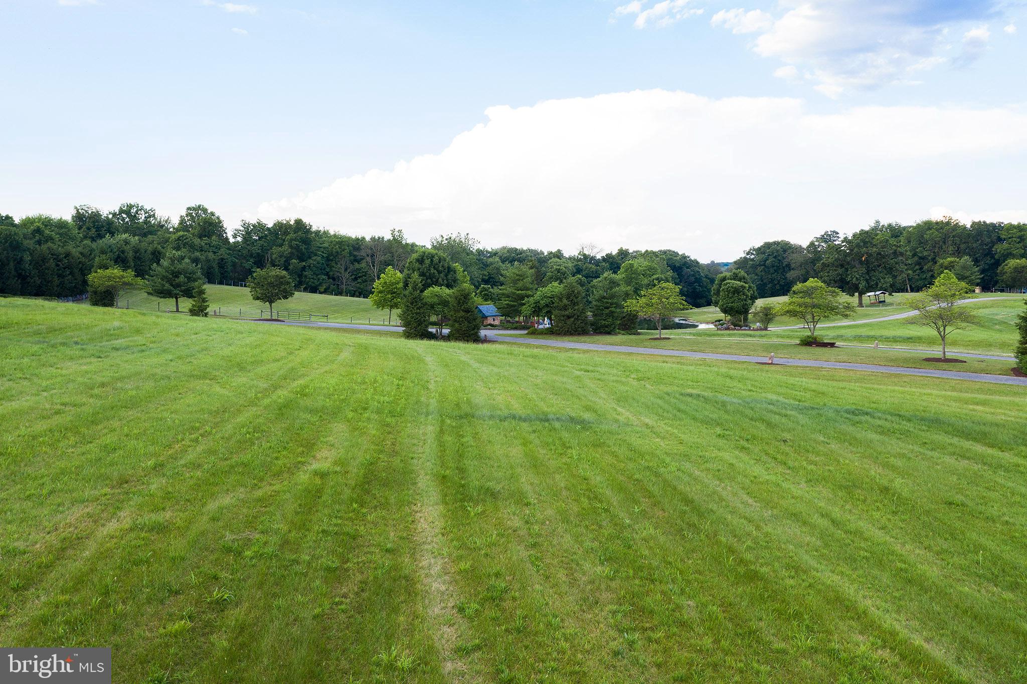 HILLS OF JAMESFIELD MANOR - Residential