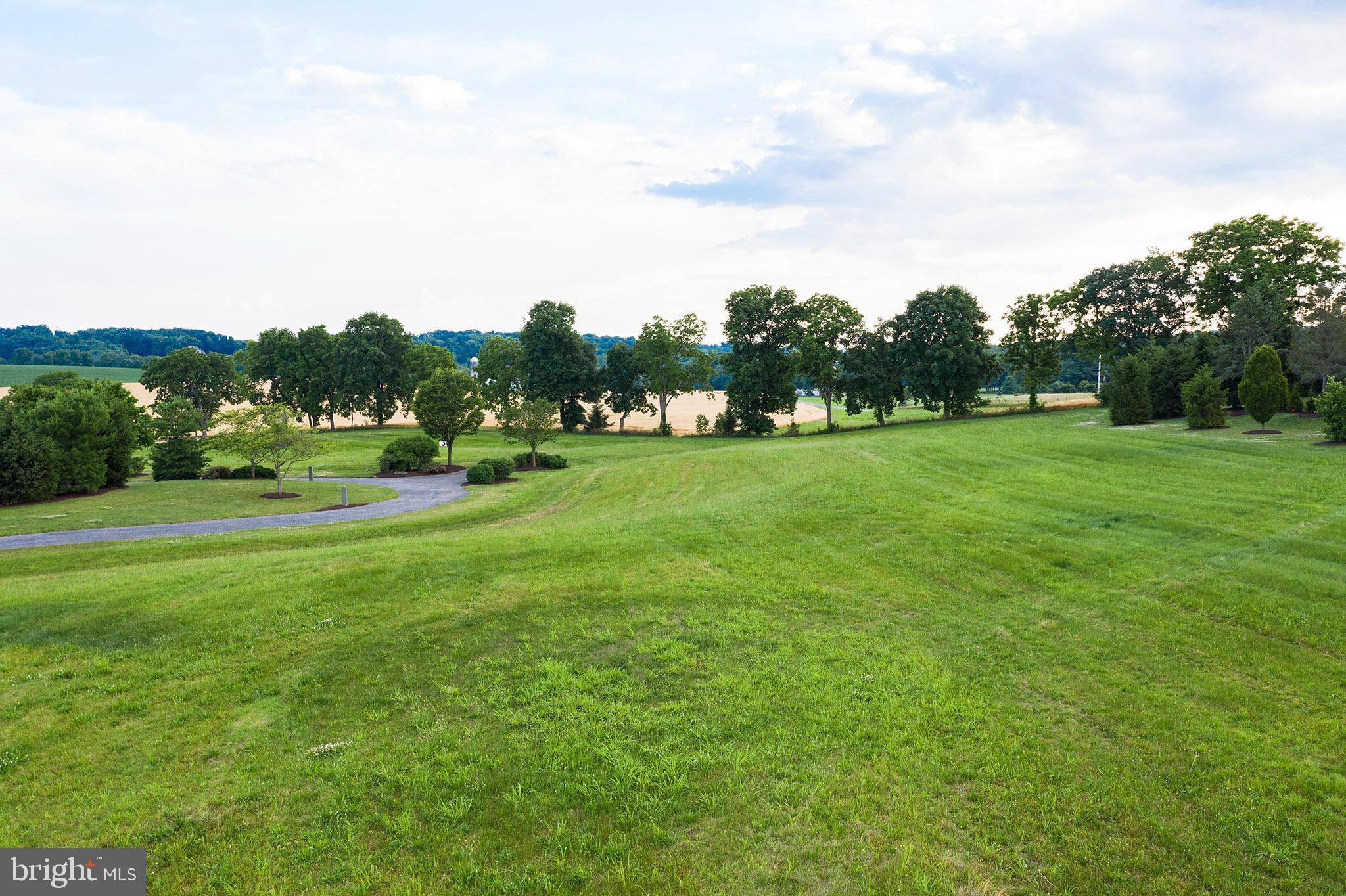 HILLS OF JAMESFIELD MANOR - Residential