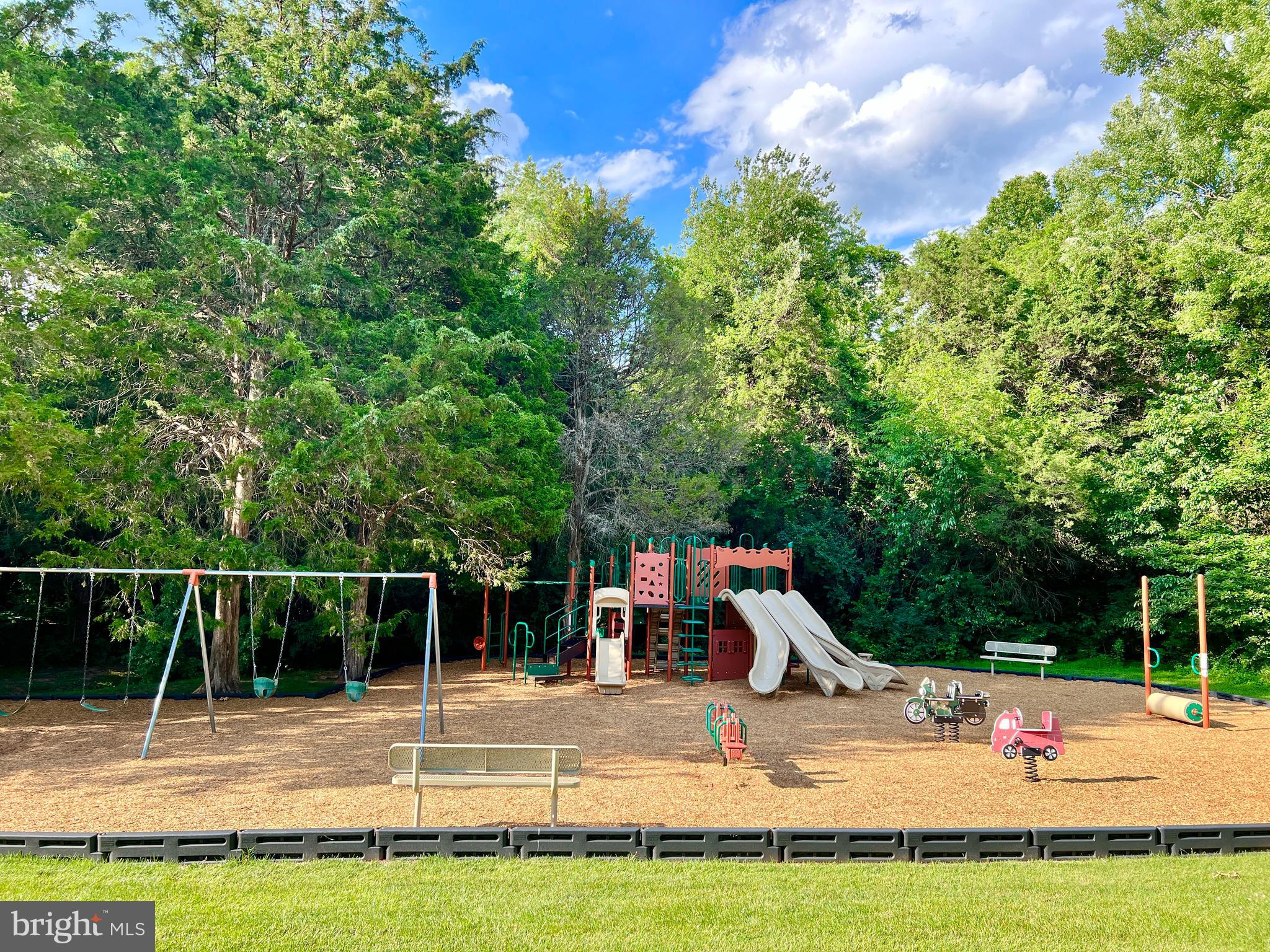 HOLLY KNOLL - Residential