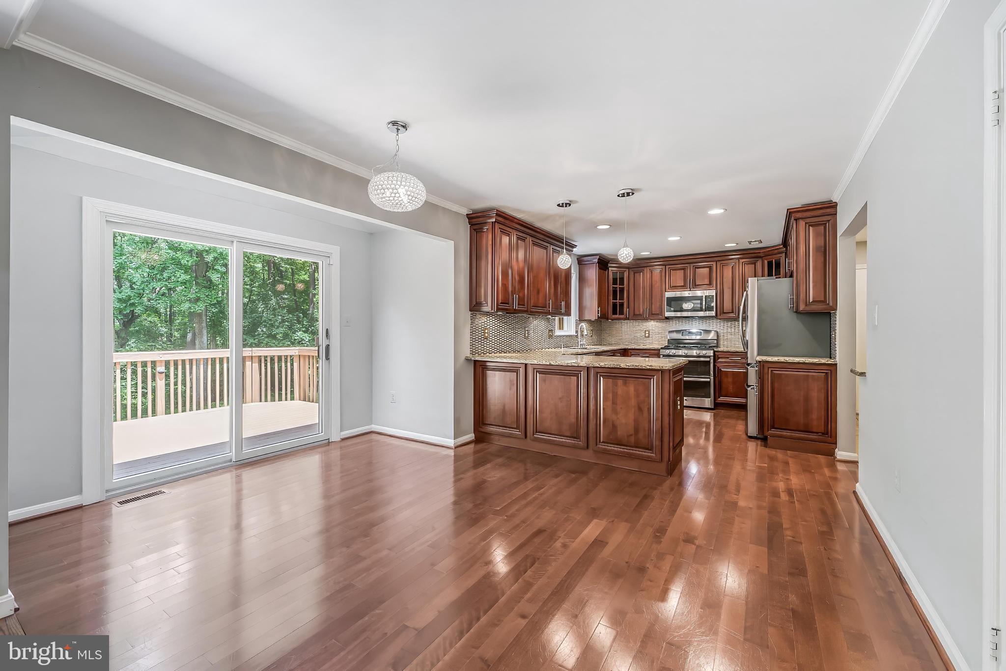 HOLLY KNOLL - Residential