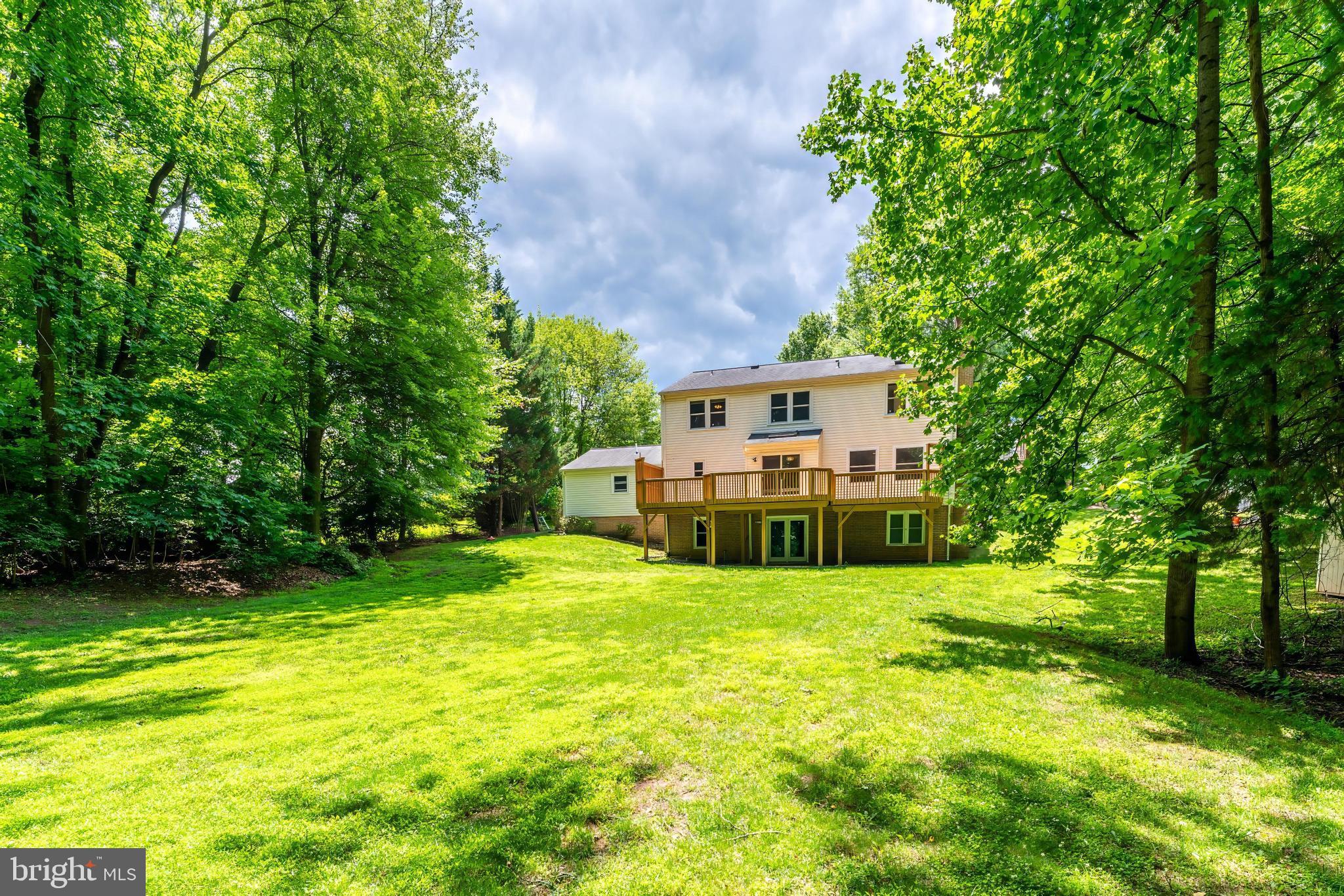 HOLLY KNOLL - Residential
