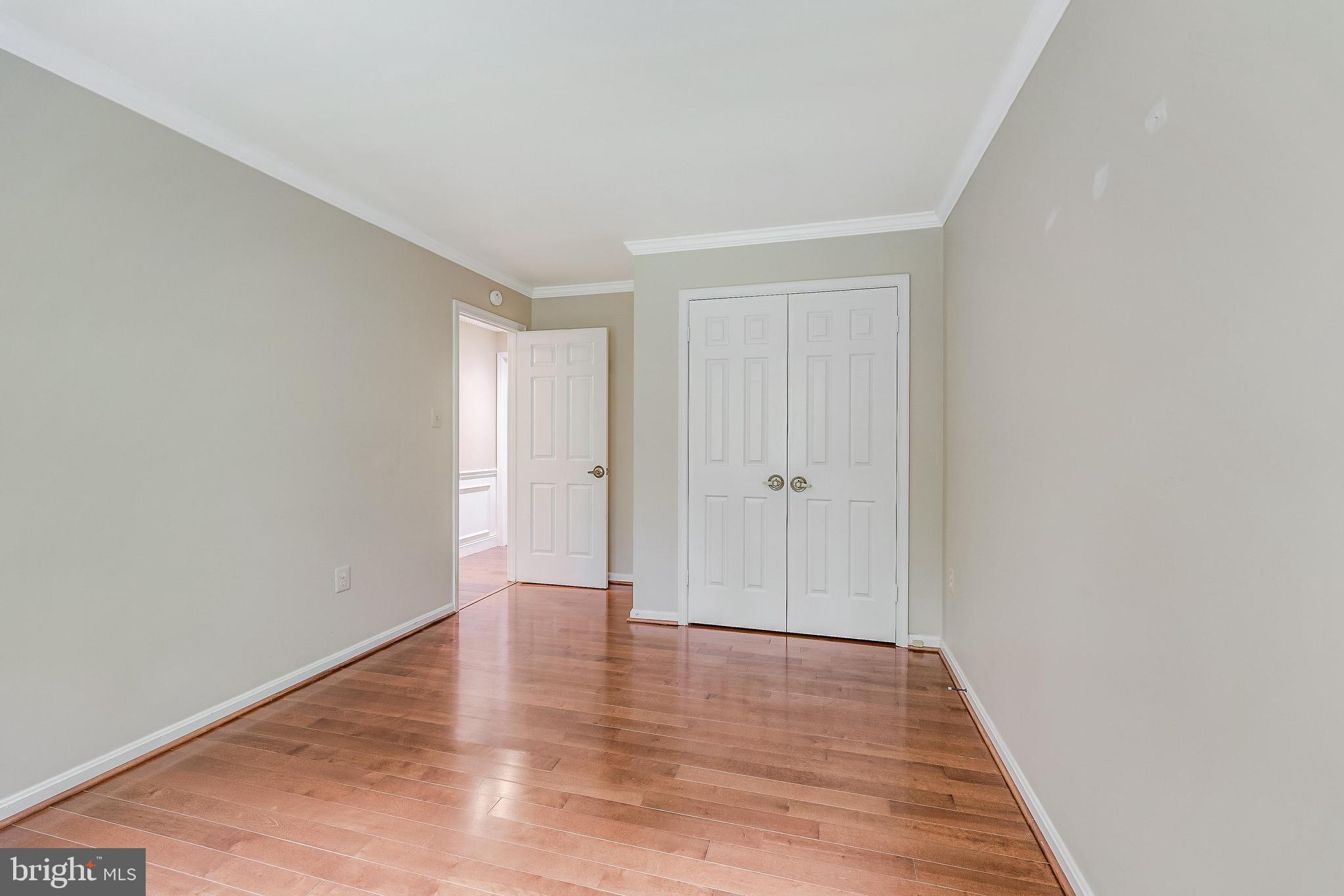 HOLLY KNOLL - Residential